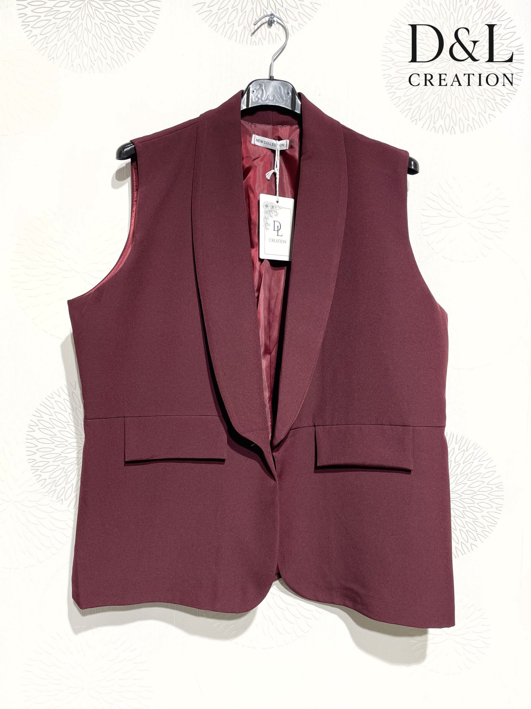 Plus Size Sleeveless blazer with fake pockets size 38 to 48