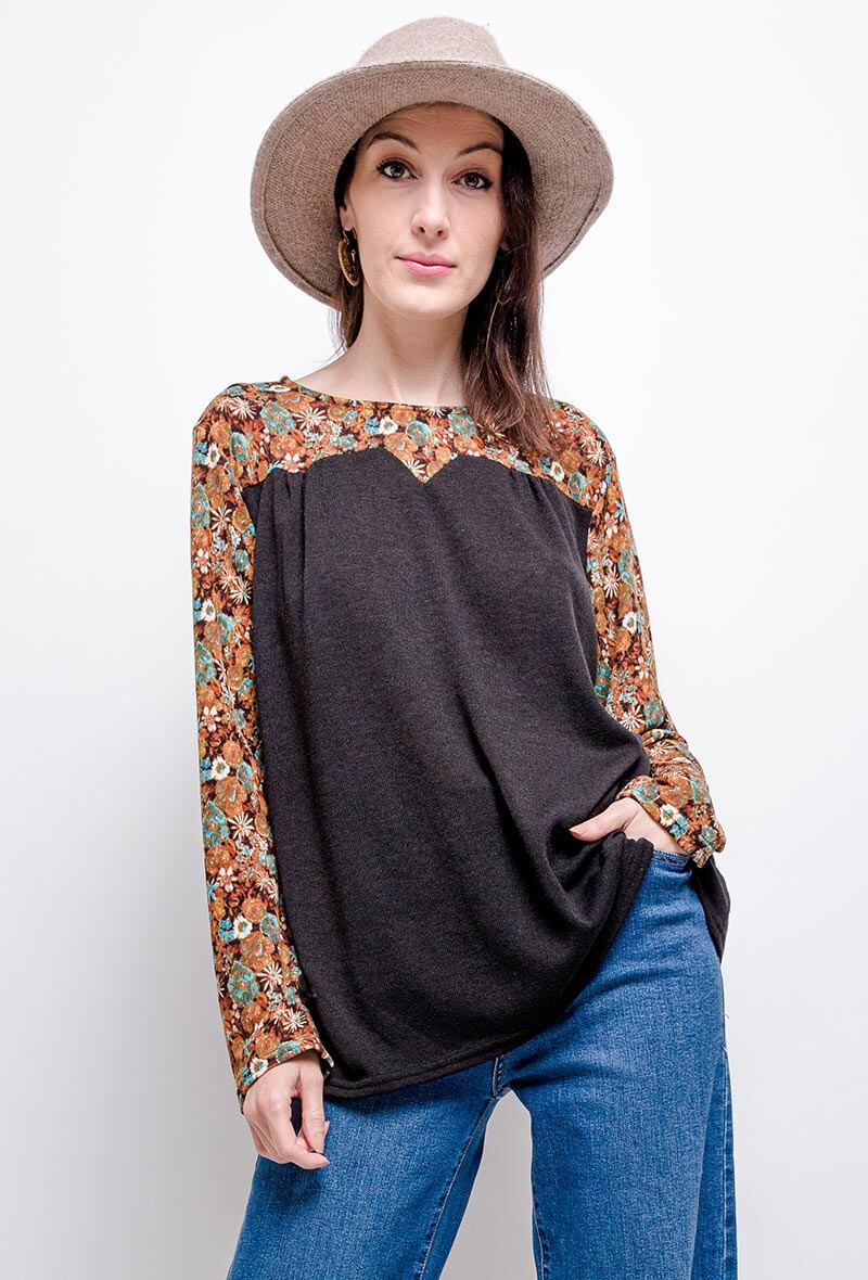 Blus med tryckta blommor i Stor Storlek