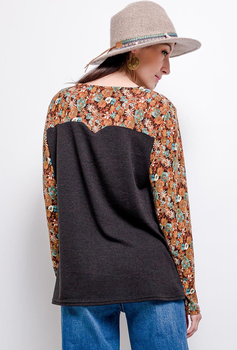 Blus med tryckta blommor i Stor Storlek