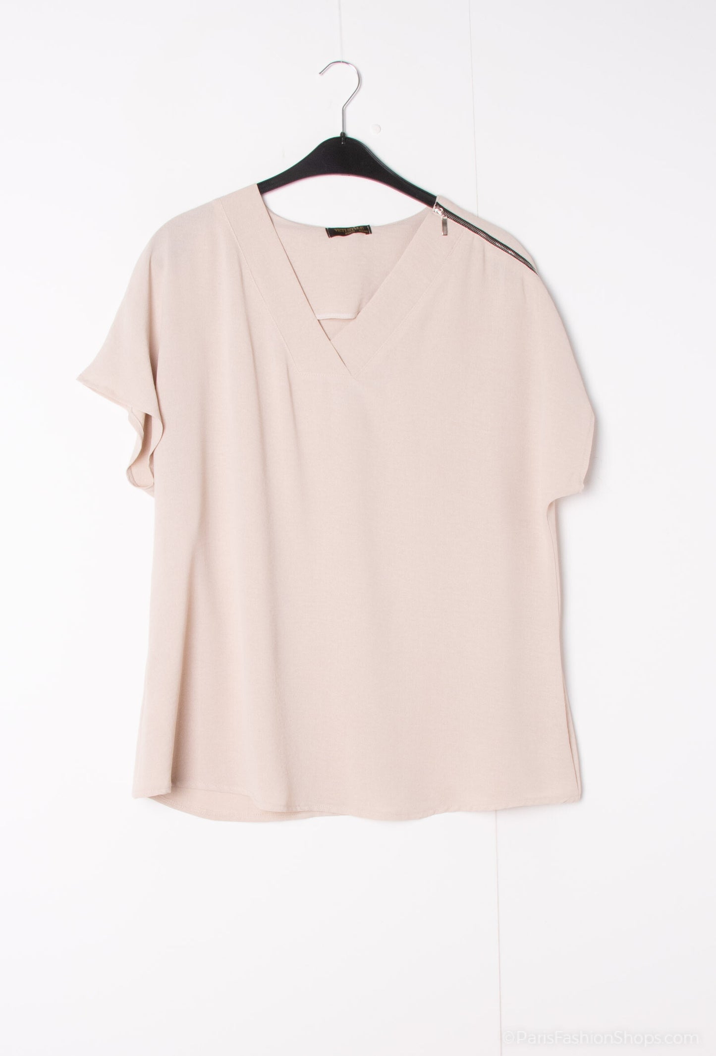Plus Size Blouse there is zips on shoulder