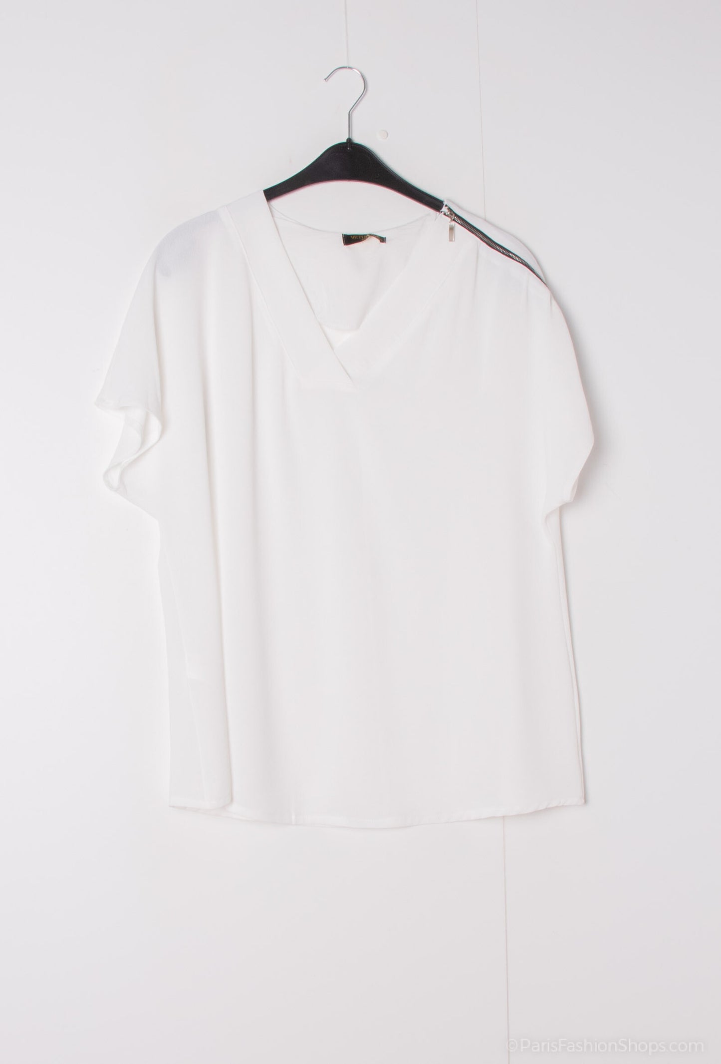 Plus Size Blouse there is zips on shoulder