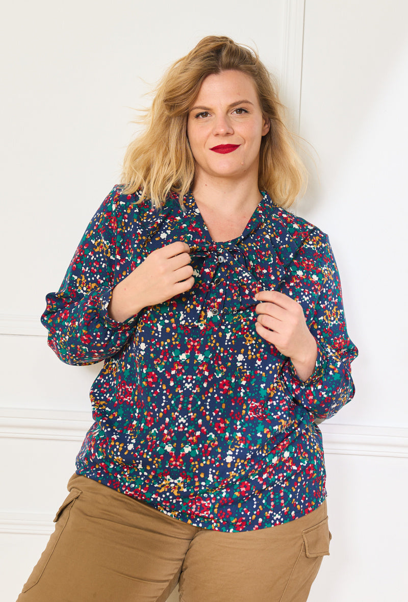 Ruffled printed blouse i Stor Storlek