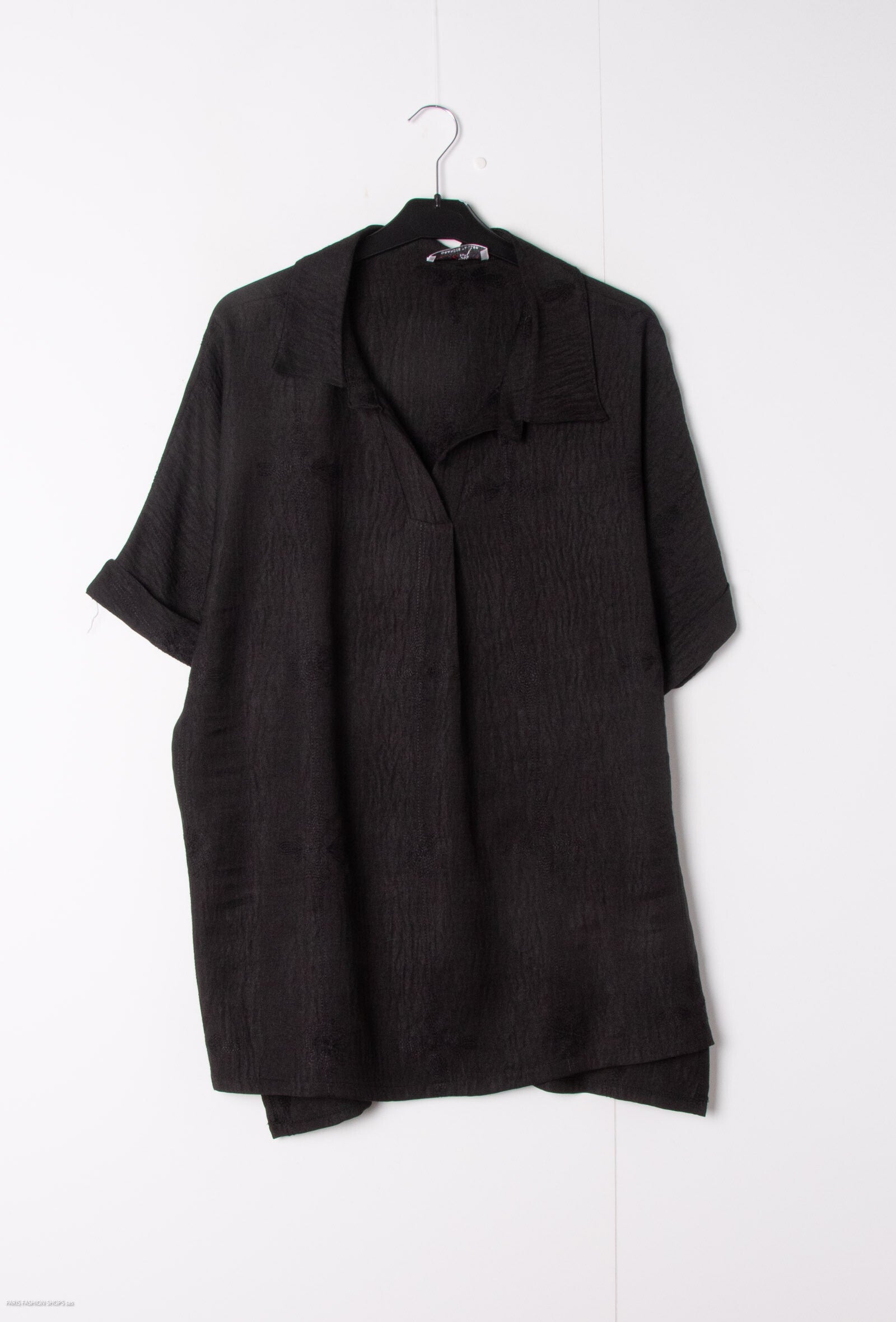 Blus med broderade tyger som linne för sommaren i plus size