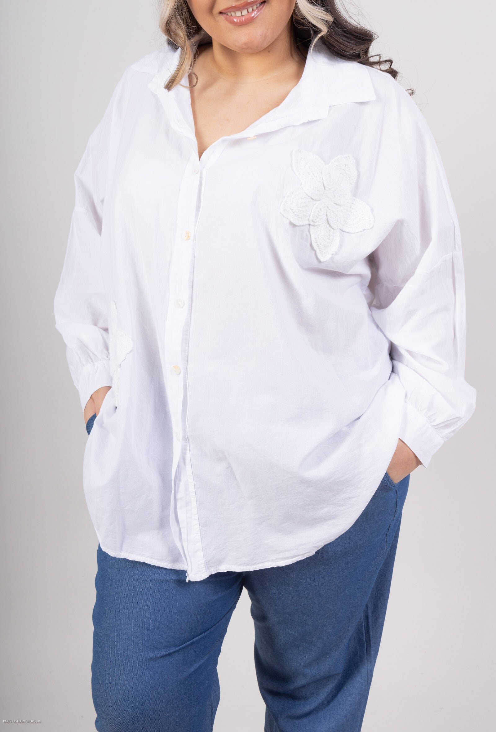 Bomullskjorta med Stora Broderade Blommor i Stor Storlek