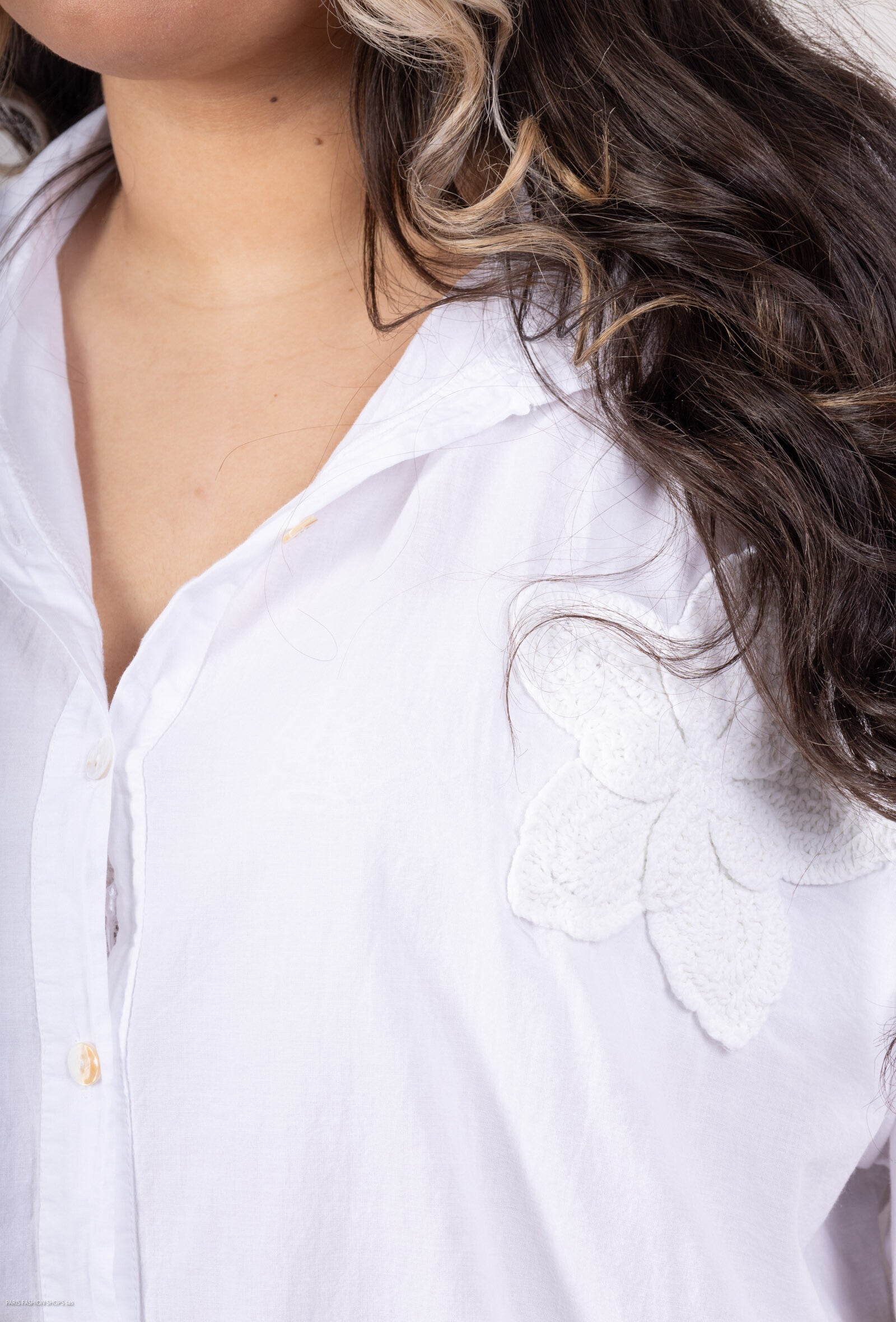 Bomullskjorta med Stora Broderade Blommor i Stor Storlek