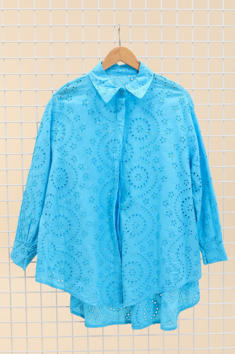 Bomullsskjorta med full engelsk broderi i Stor Storlek