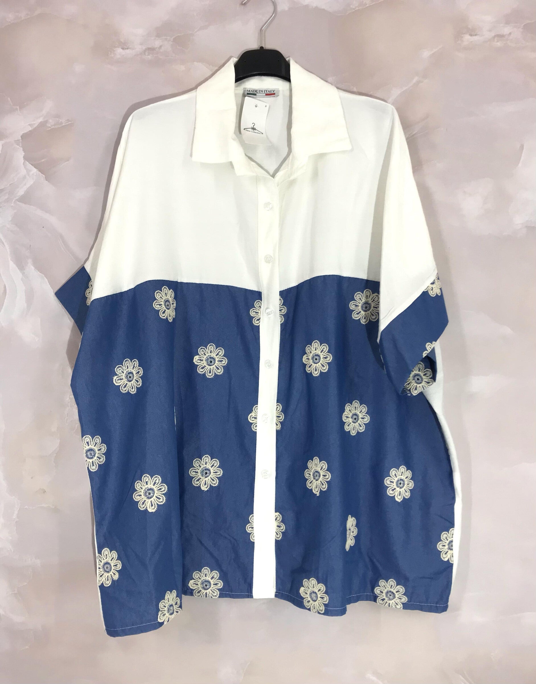 Oversize patchwork shirt with T40 embroidery at T56 i Stor Storlek