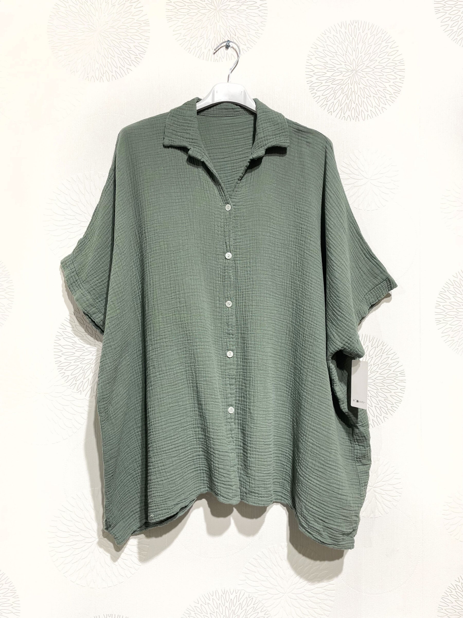 Plus size shirt in double cotton gauze T38 in T66 i Stor Storlek