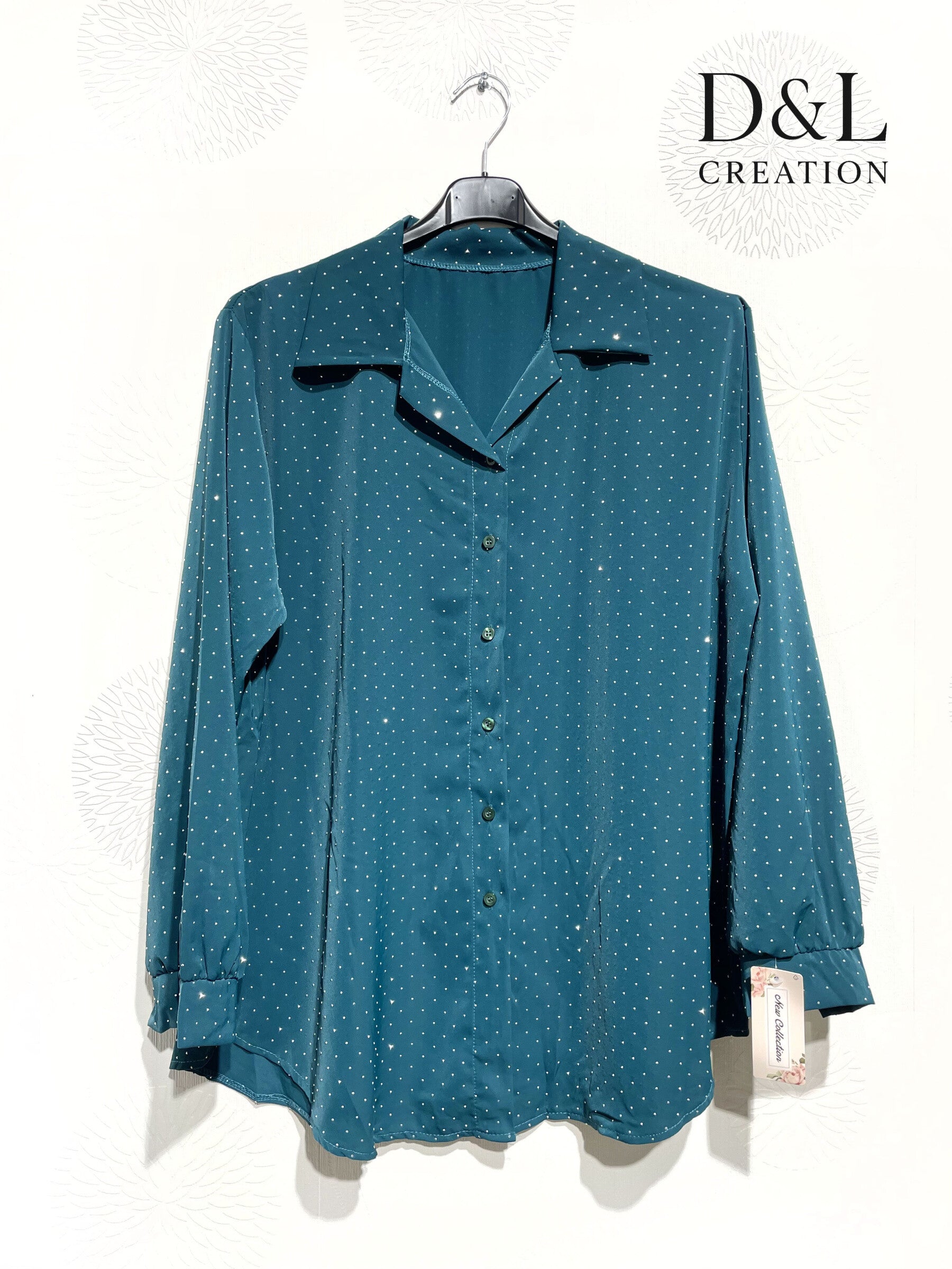 Satin shirt with rhinestones sizes 38 to 48 i Stor Storlek