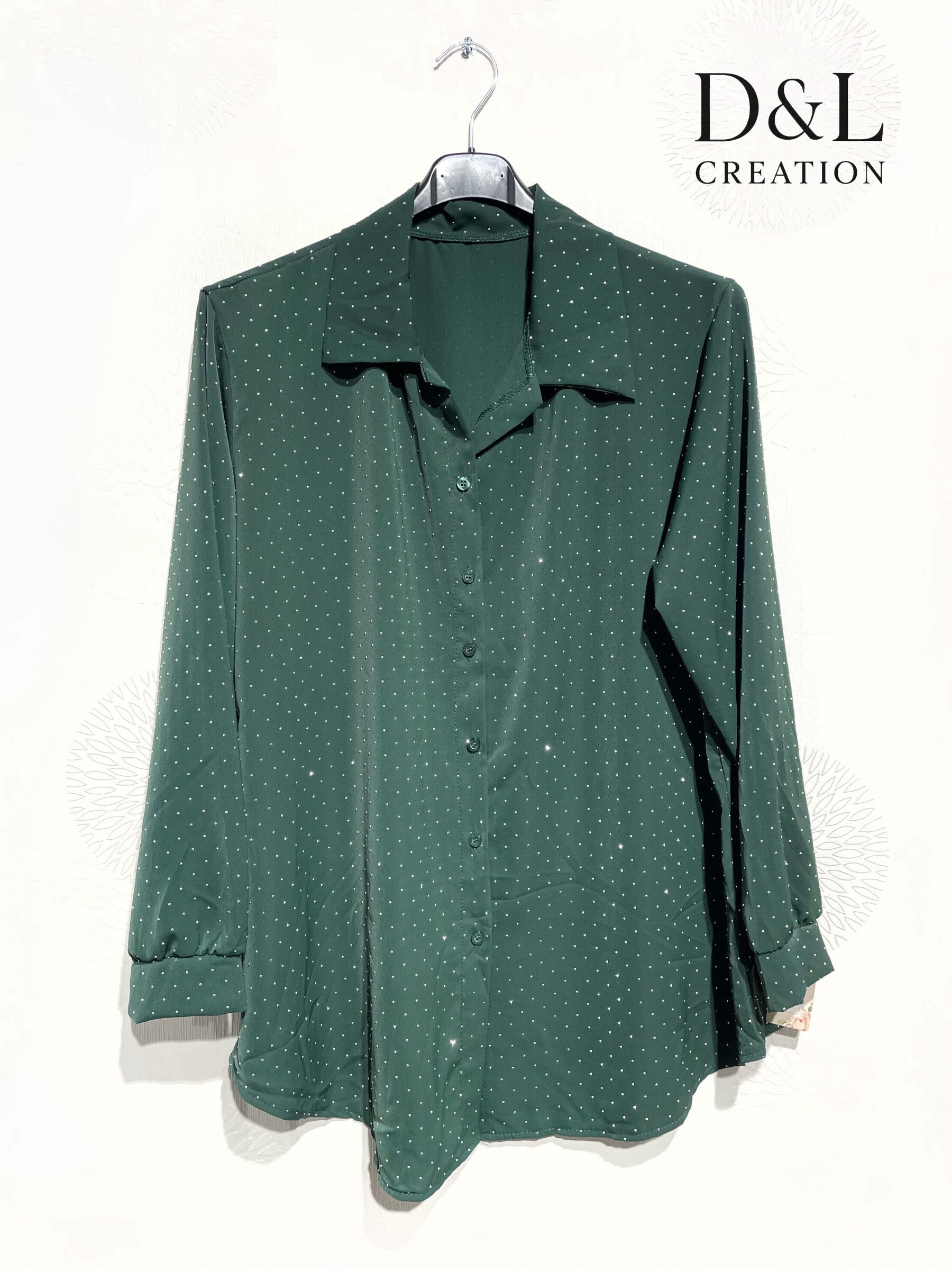 Satin shirt with rhinestones sizes 38 to 48 i Stor Storlek