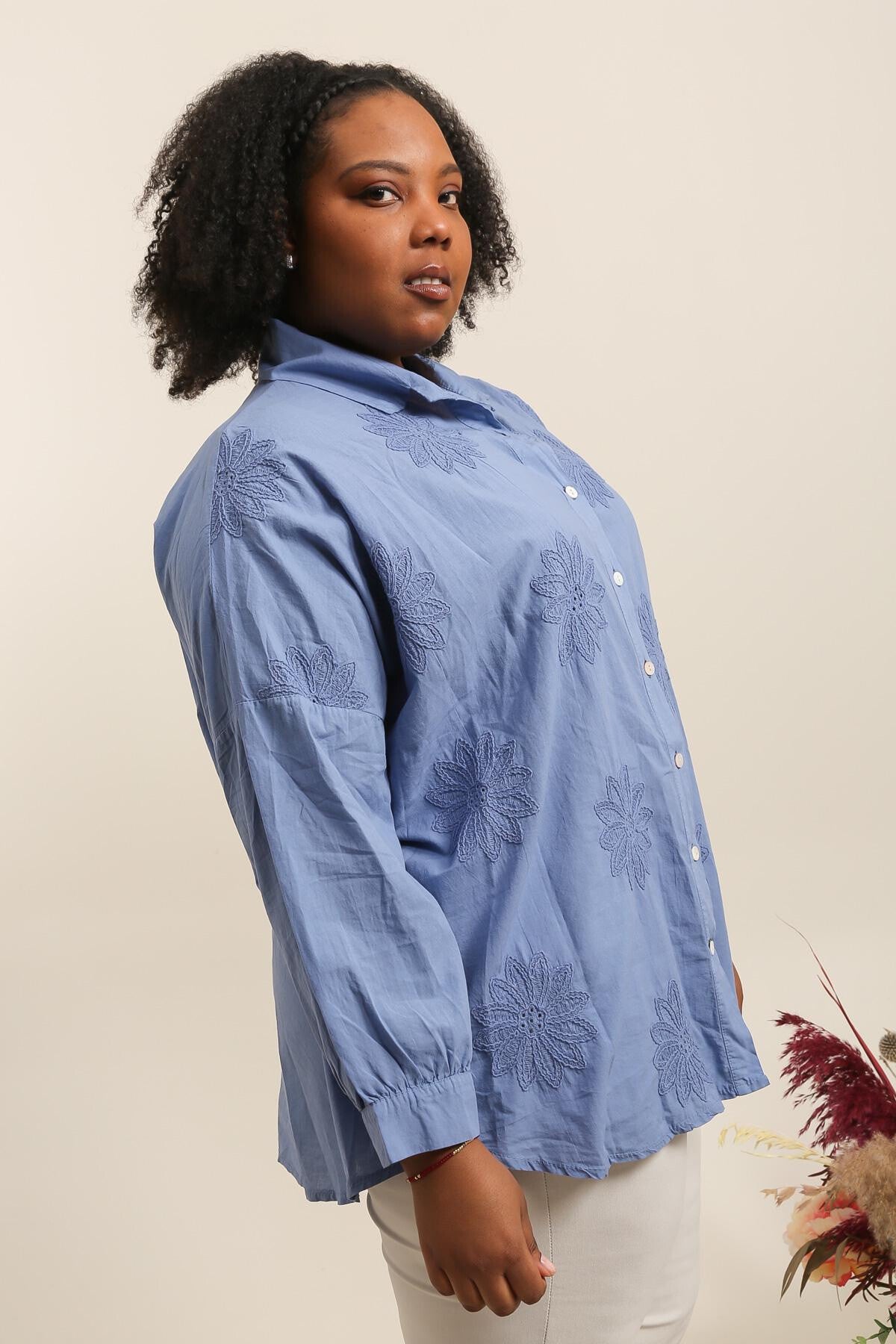 Plus Size Blus med Engelsk Blomsterbroderi