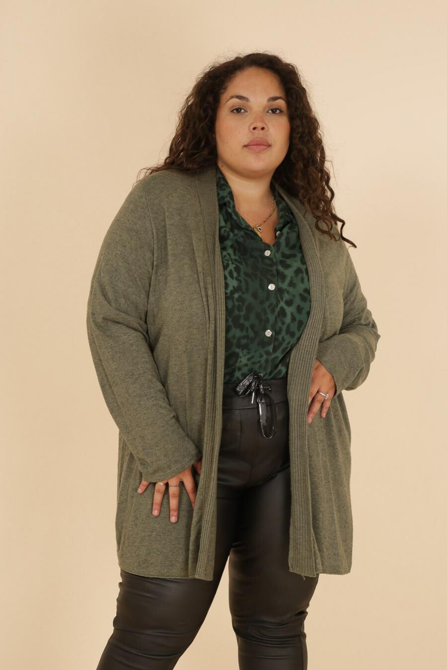 Plus Size Öppen Kardigan med Draperad Framsida