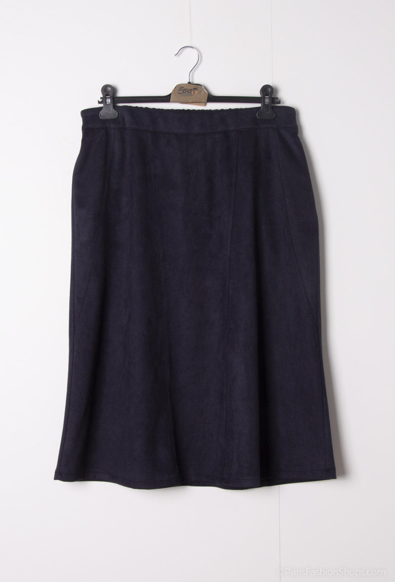 Long faux suede skirt i Stor Storlek