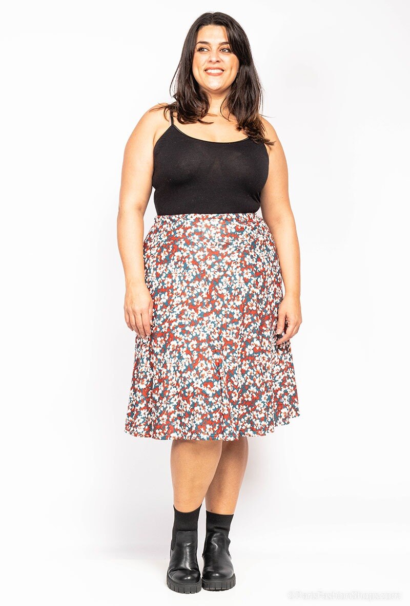 Flower print midi skirt i Stor Storlek