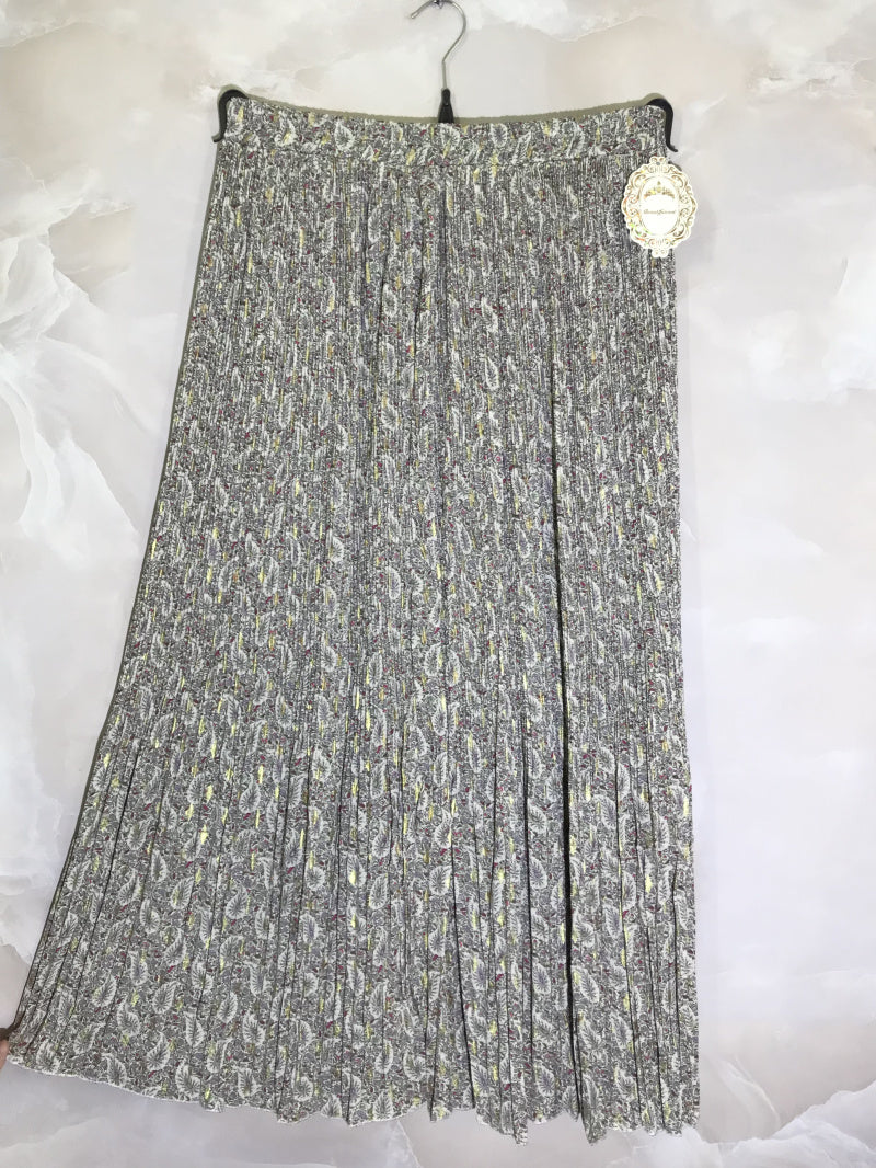 Tryckt plisserad kjol i Stor Storlek