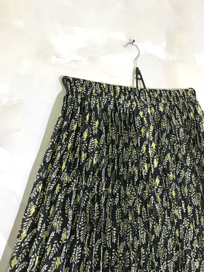 Tryckt plisserad kjol i Stor Storlek