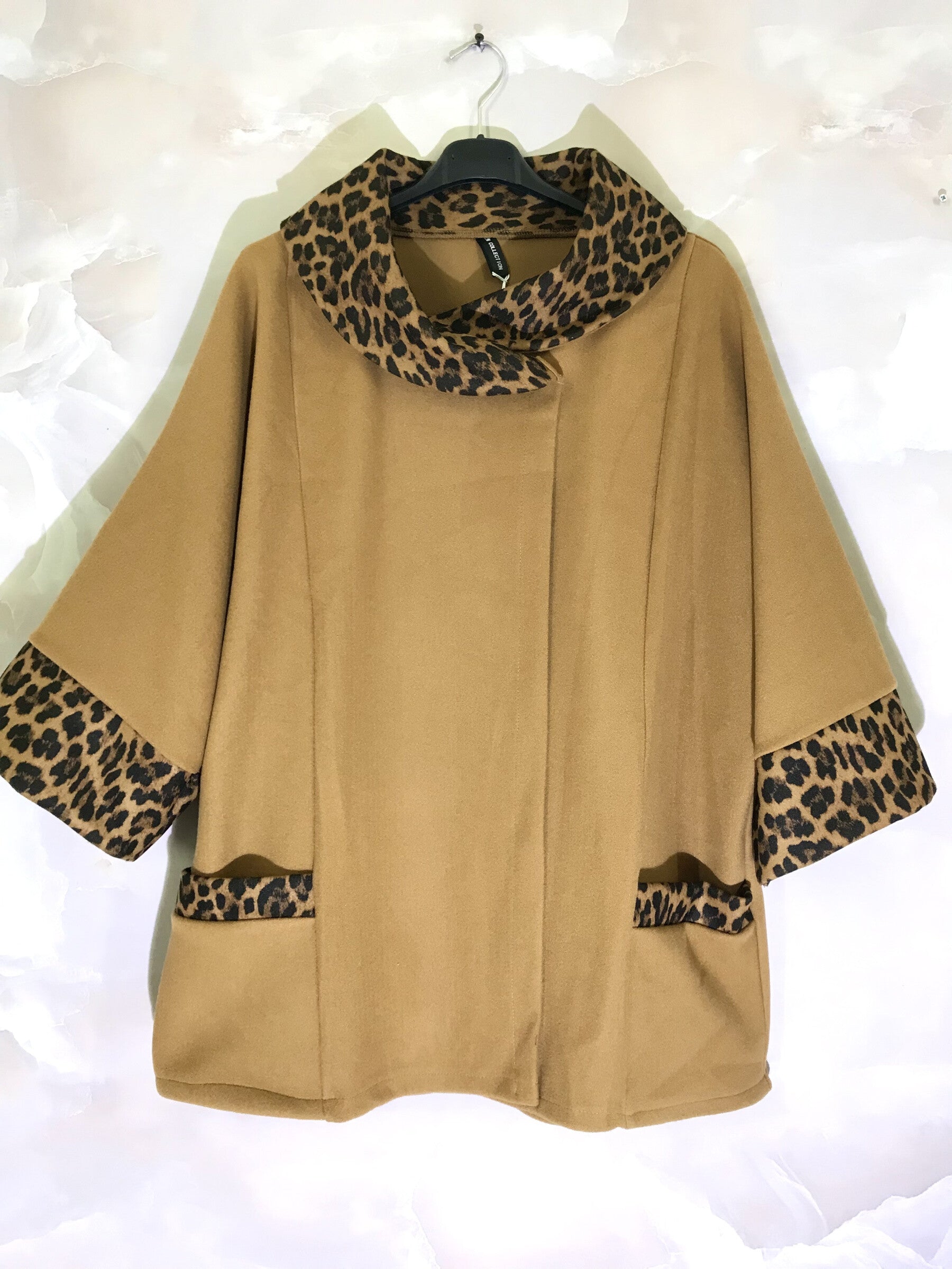 Chic plus size coat with leopard print trims i Plus Size