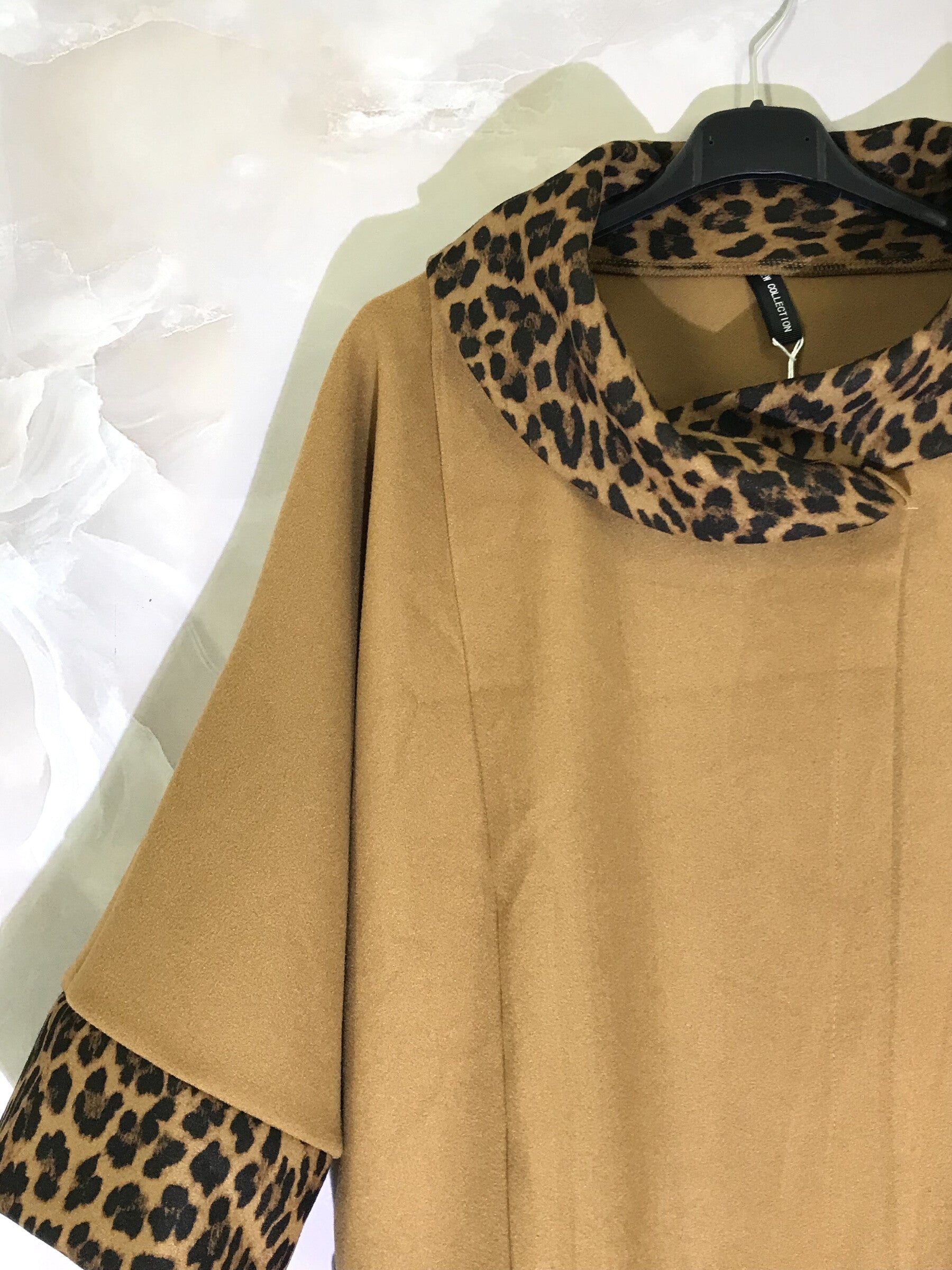 Chic plus size coat with leopard print trims i Plus Size