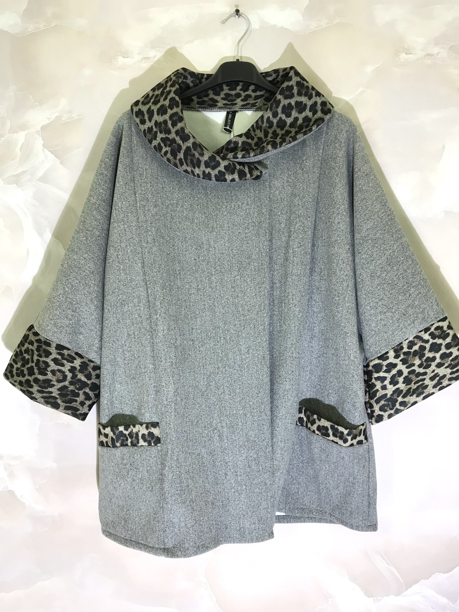 Chic plus size coat with leopard print trims i Plus Size