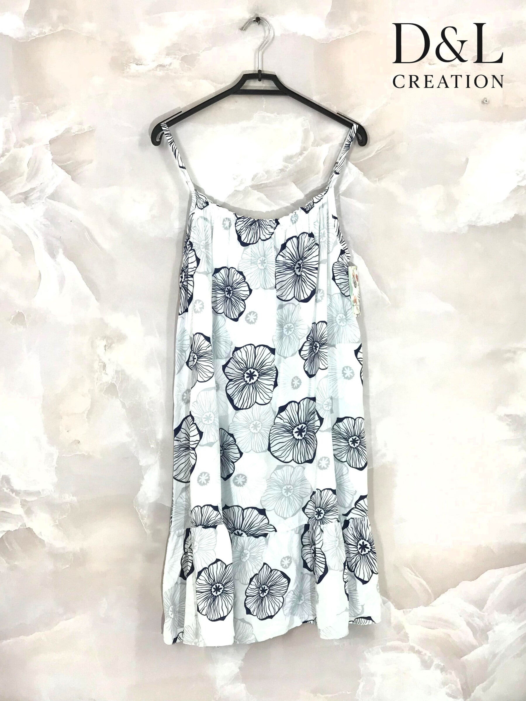 Short printed dress with thin straps sizes 38 to 48 i Stor Storlek