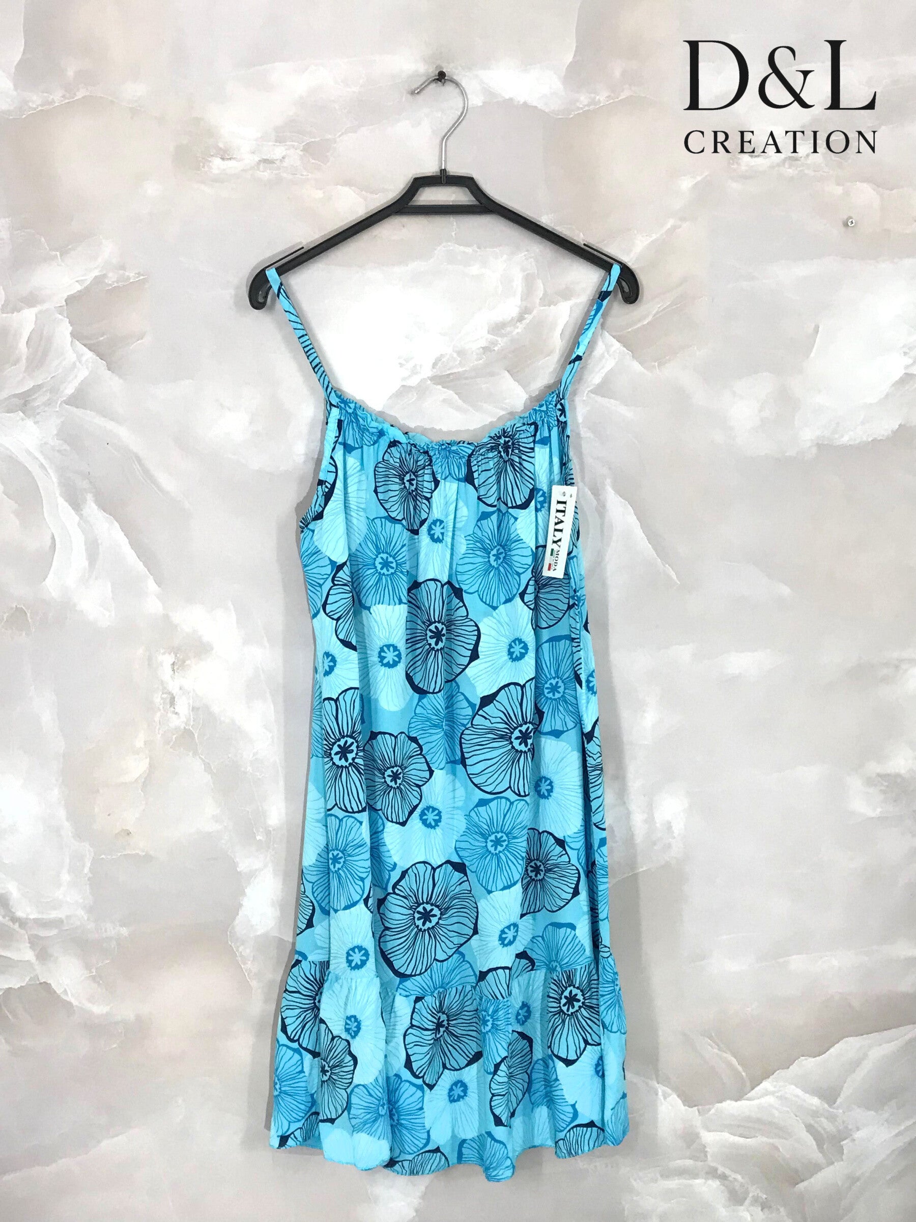 Short printed dress with thin straps sizes 38 to 48 i Stor Storlek