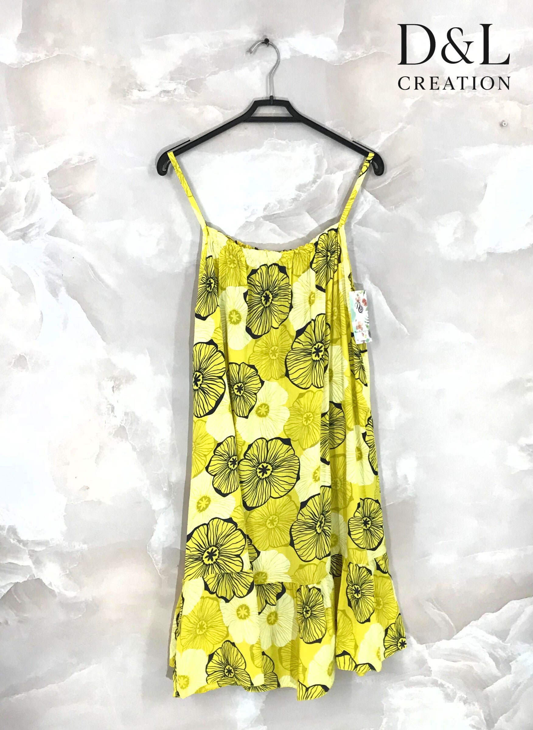 Short printed dress with thin straps sizes 38 to 48 i Stor Storlek