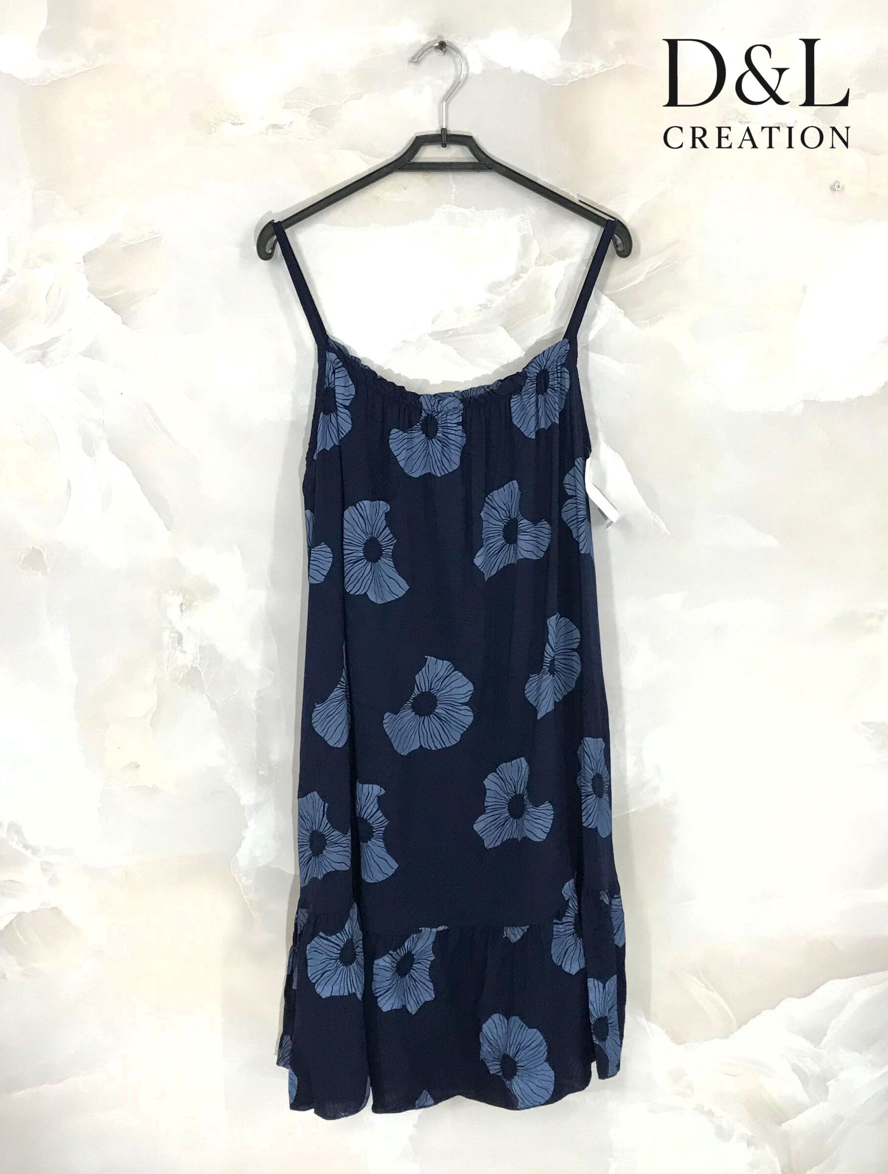 Kort mönstrad klänning med tunna axelremmar i storlek 38 till 48 i Stor Storlek