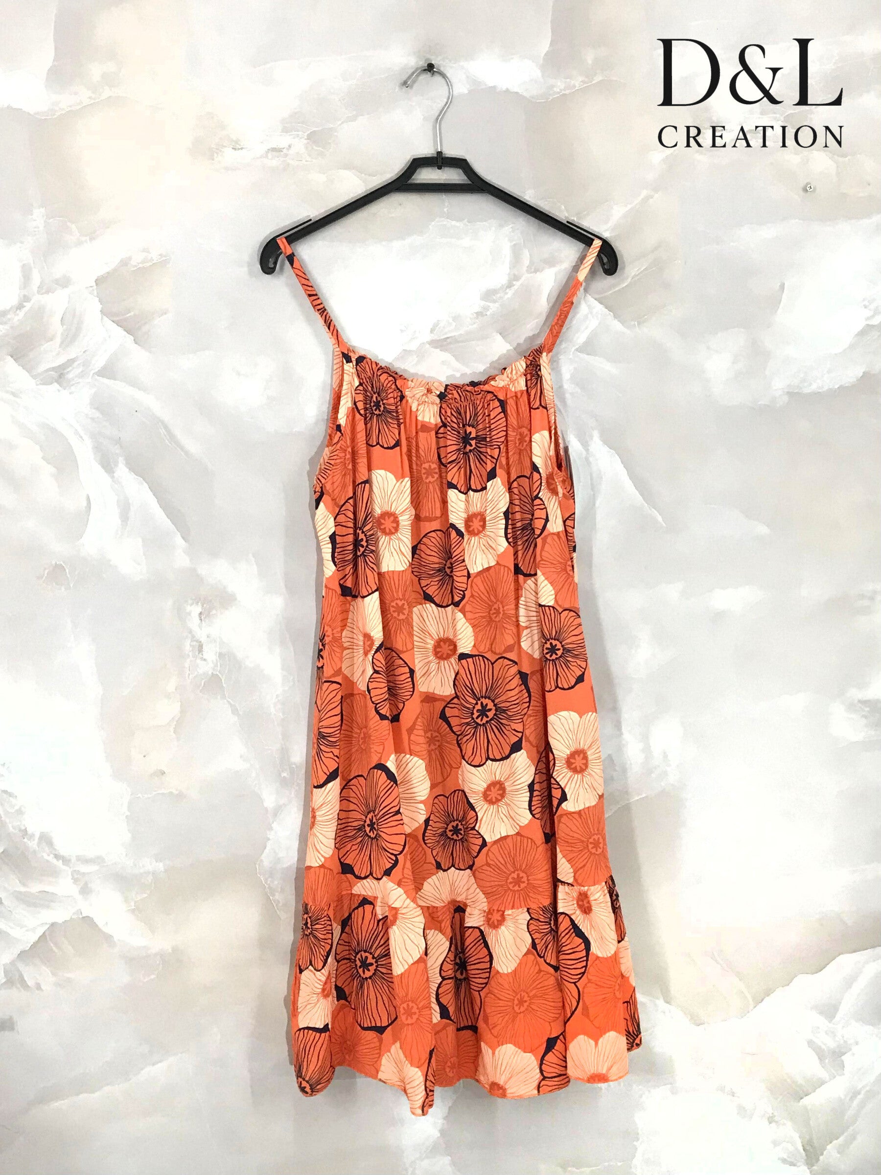 Short printed dress with thin straps sizes 38 to 48 i Stor Storlek