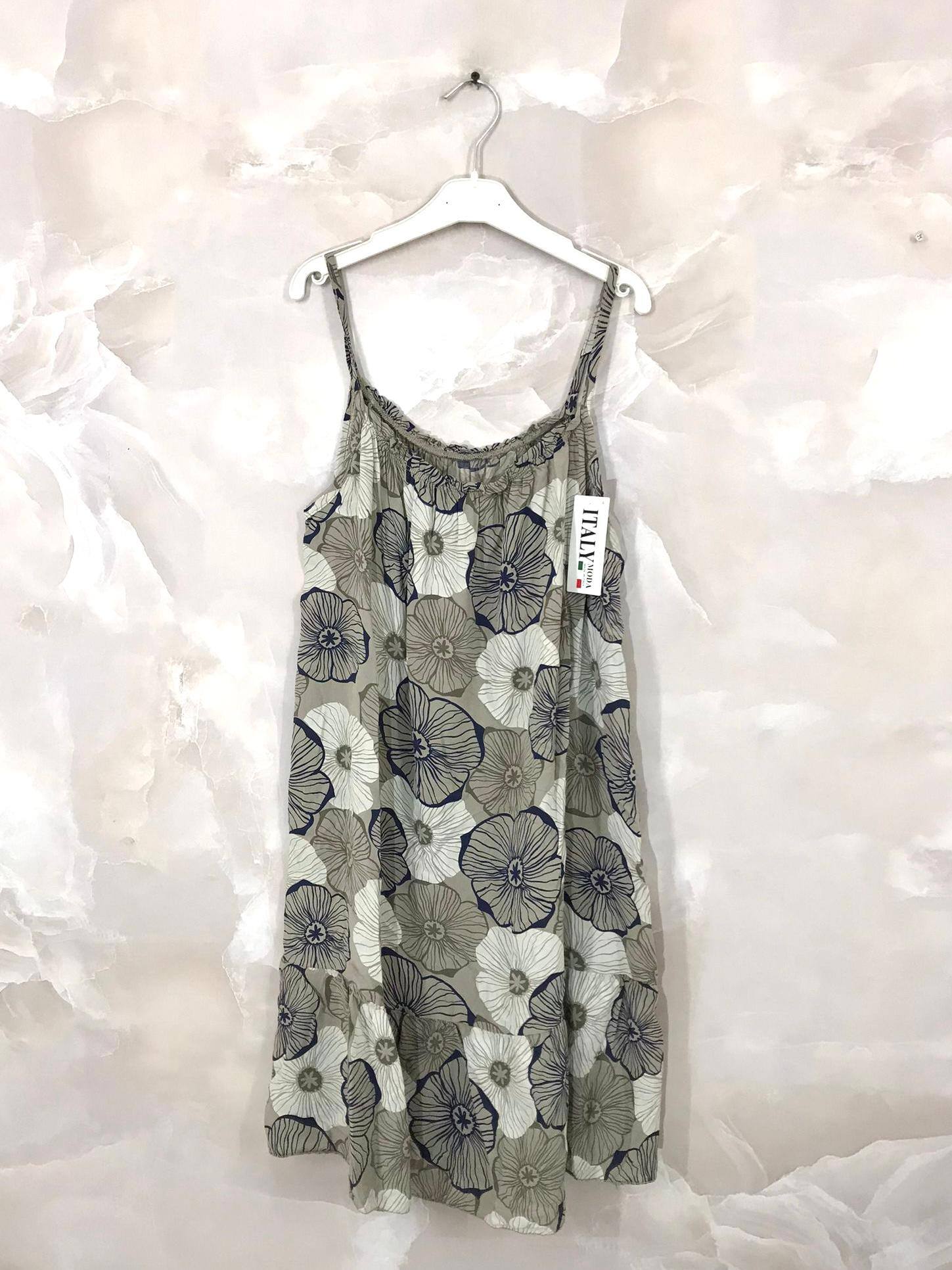 Short printed dress with thin straps sizes 38 to 48 i Stor Storlek