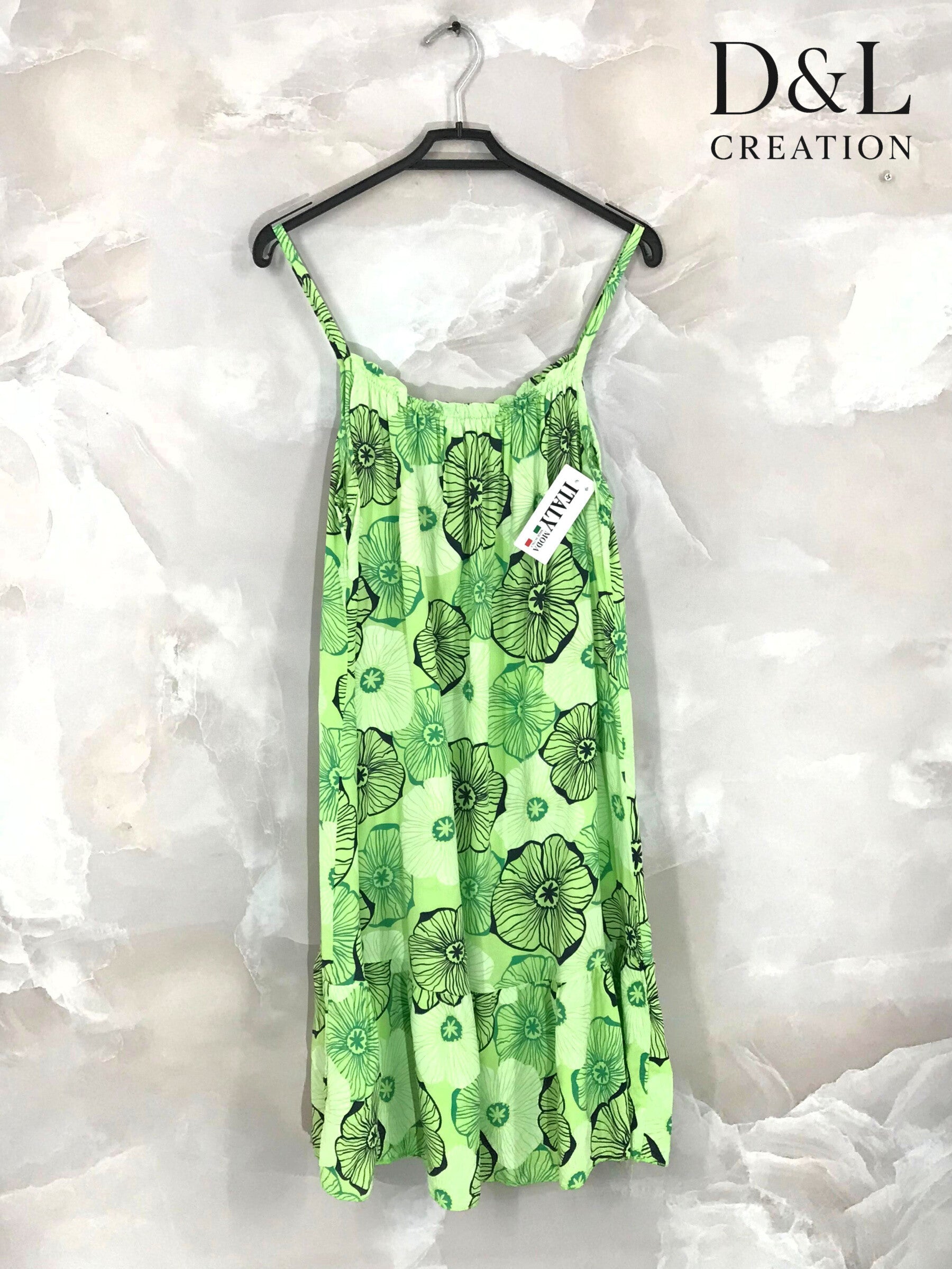 Short printed dress with thin straps sizes 38 to 48 i Stor Storlek