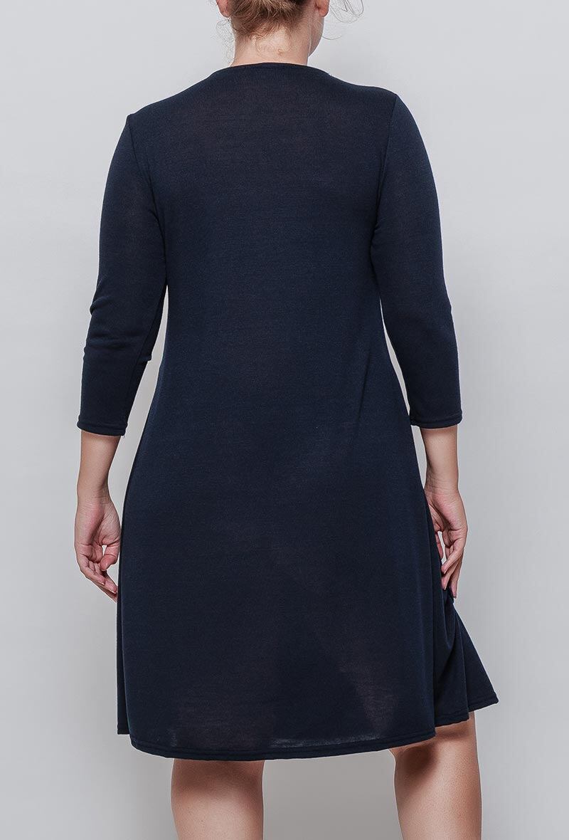 Fancy dress with buttons i Stor Storlek