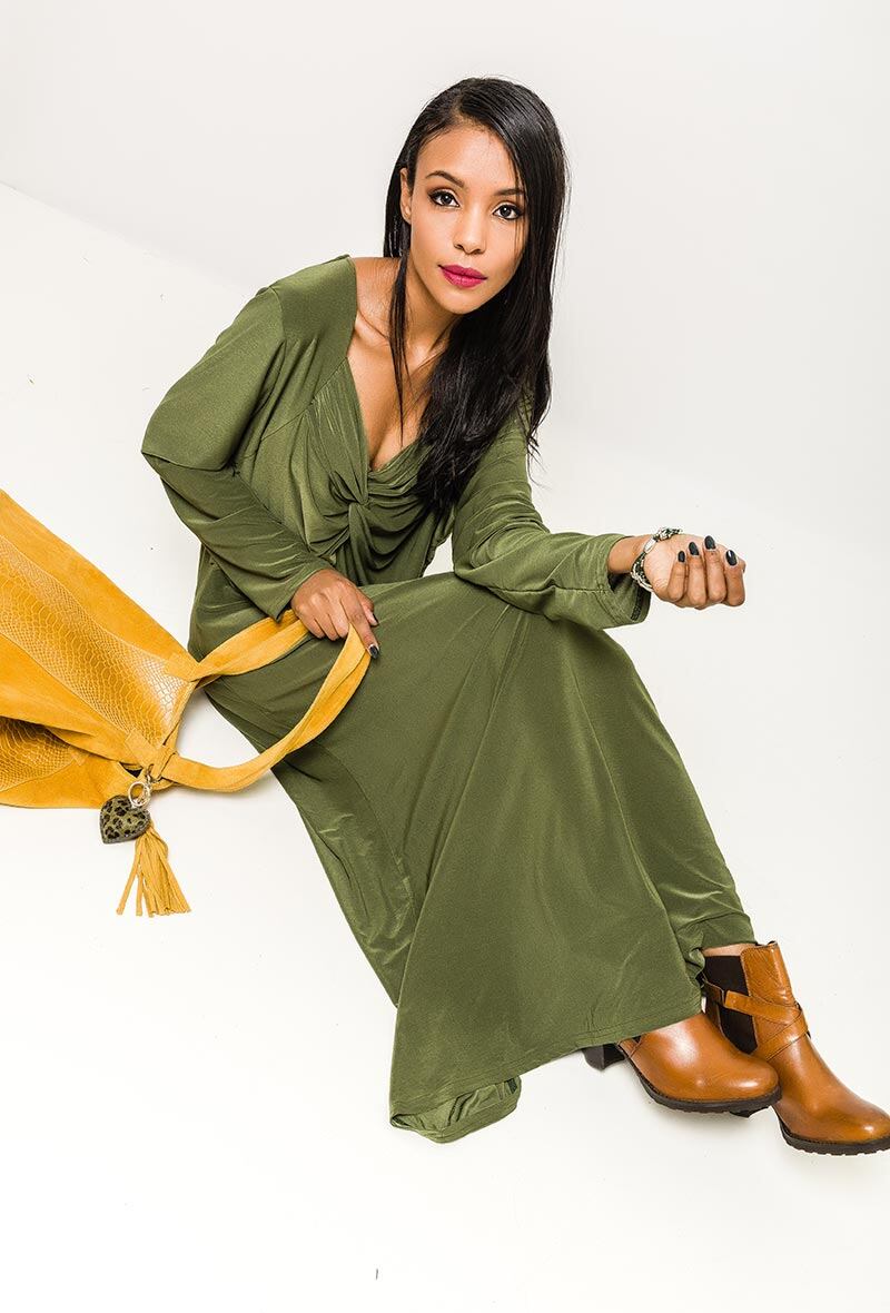 Maxi klänning med knytframs i Stor Storlek