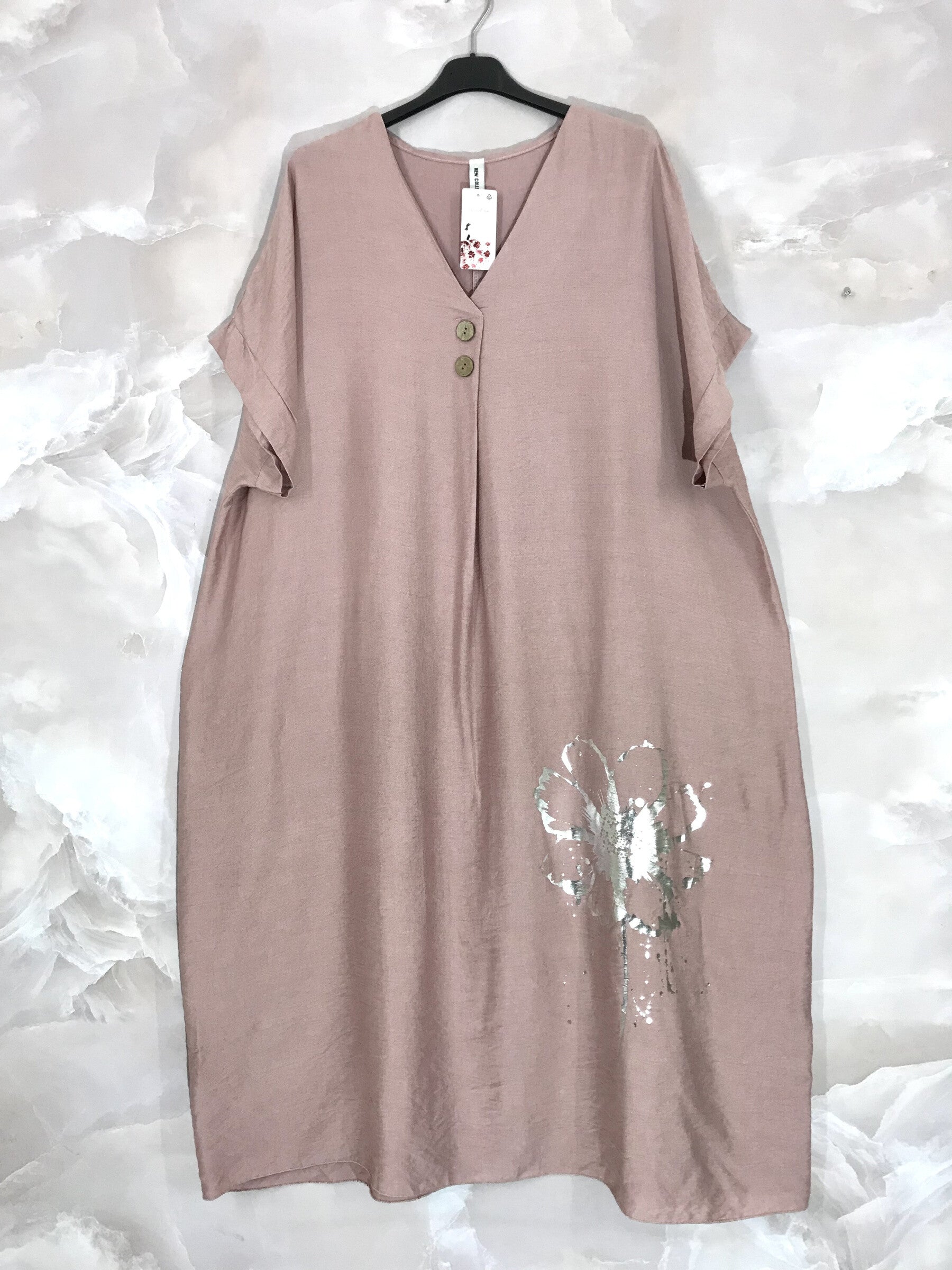 Stor lång klänning kort ärm med silverblomma i plus size