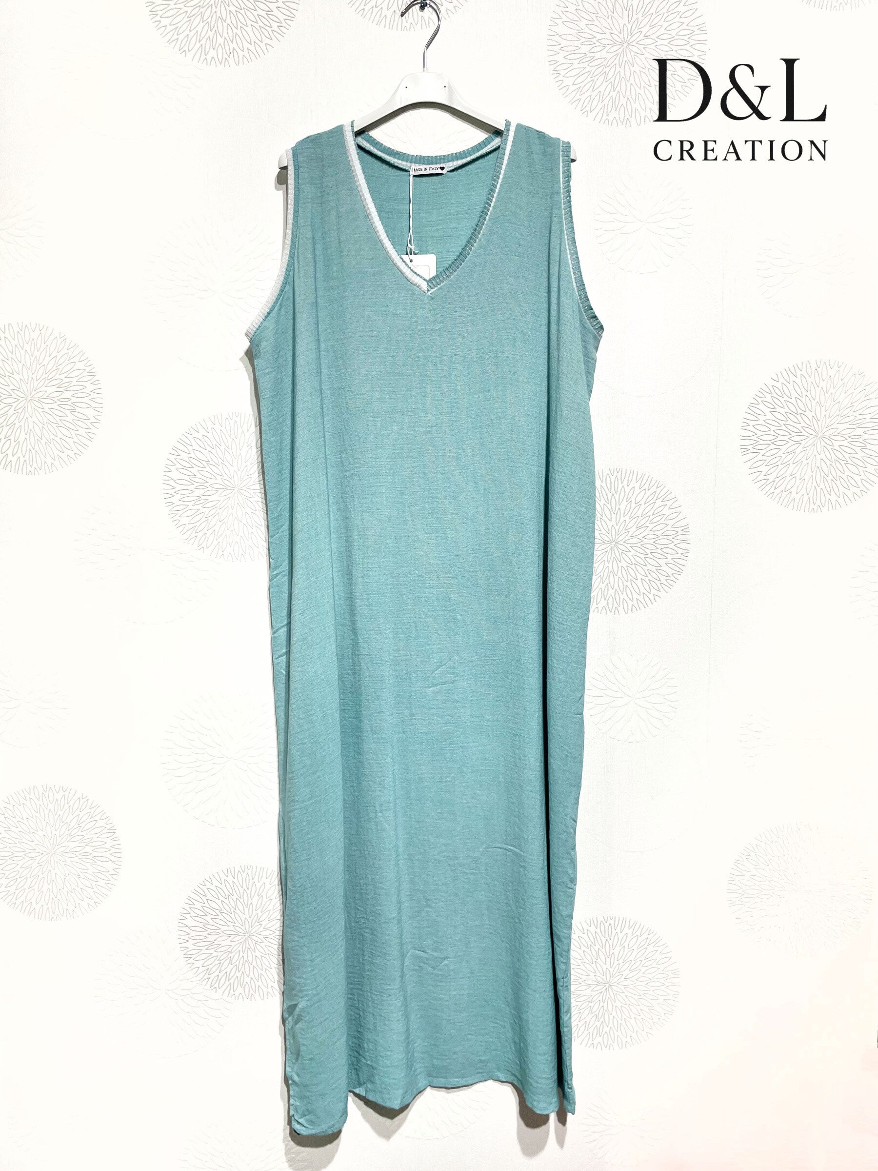 Long sleeveless dress V -neck 70% Lin T38 at T52+ i Stor Storlek
