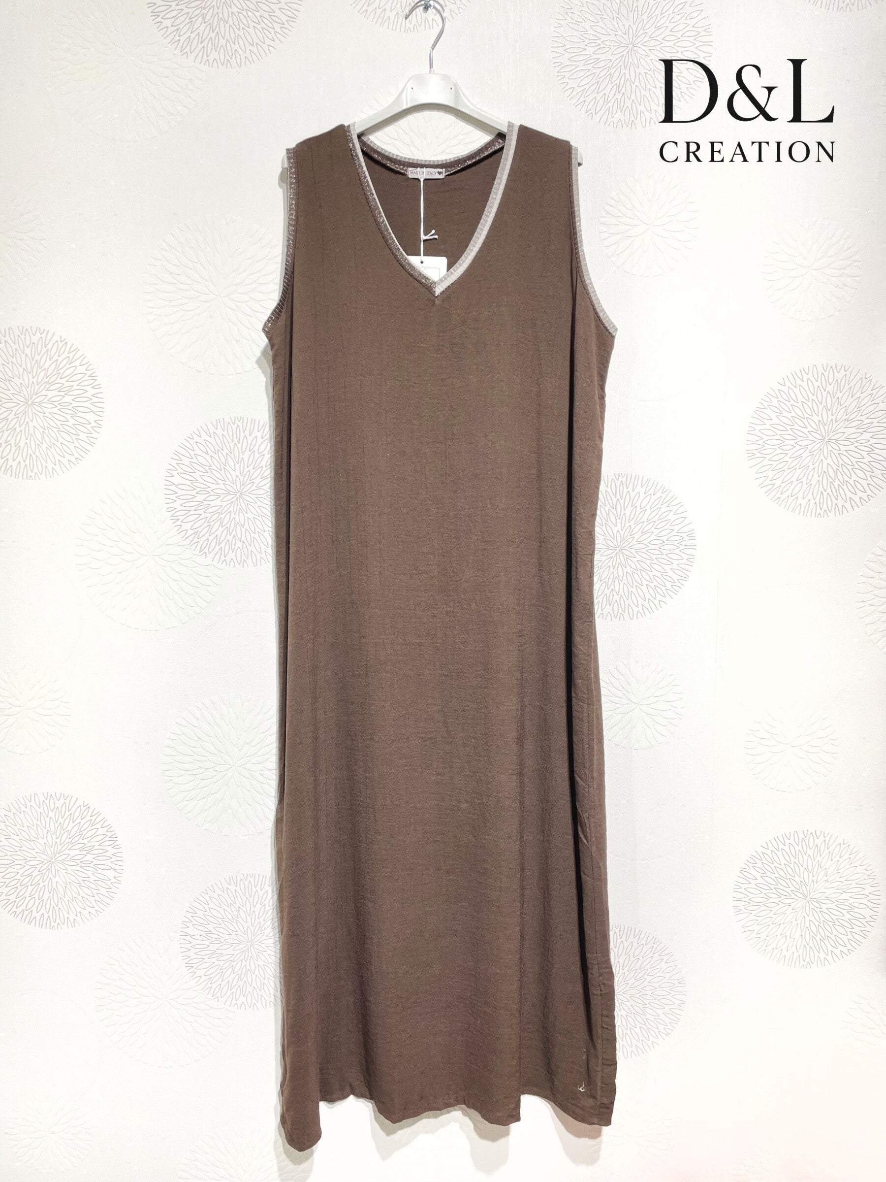 Long sleeveless dress V -neck 70% Lin T38 at T52+ i Stor Storlek