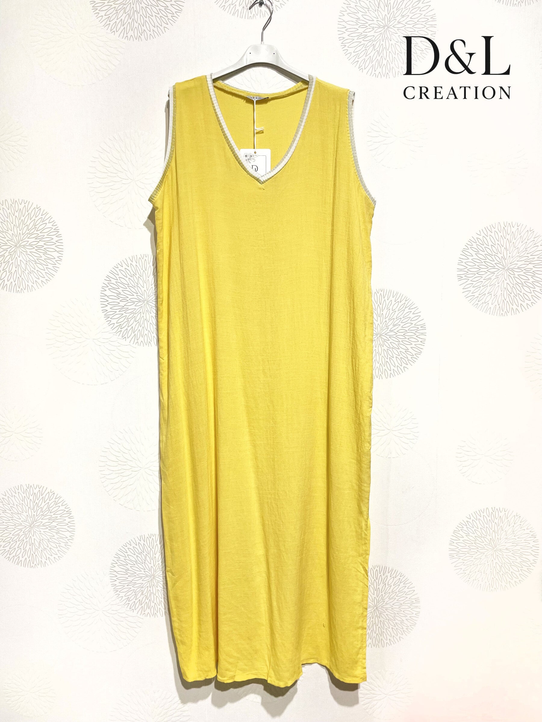 Long sleeveless dress V -neck 70% Lin T38 at T52+ i Stor Storlek