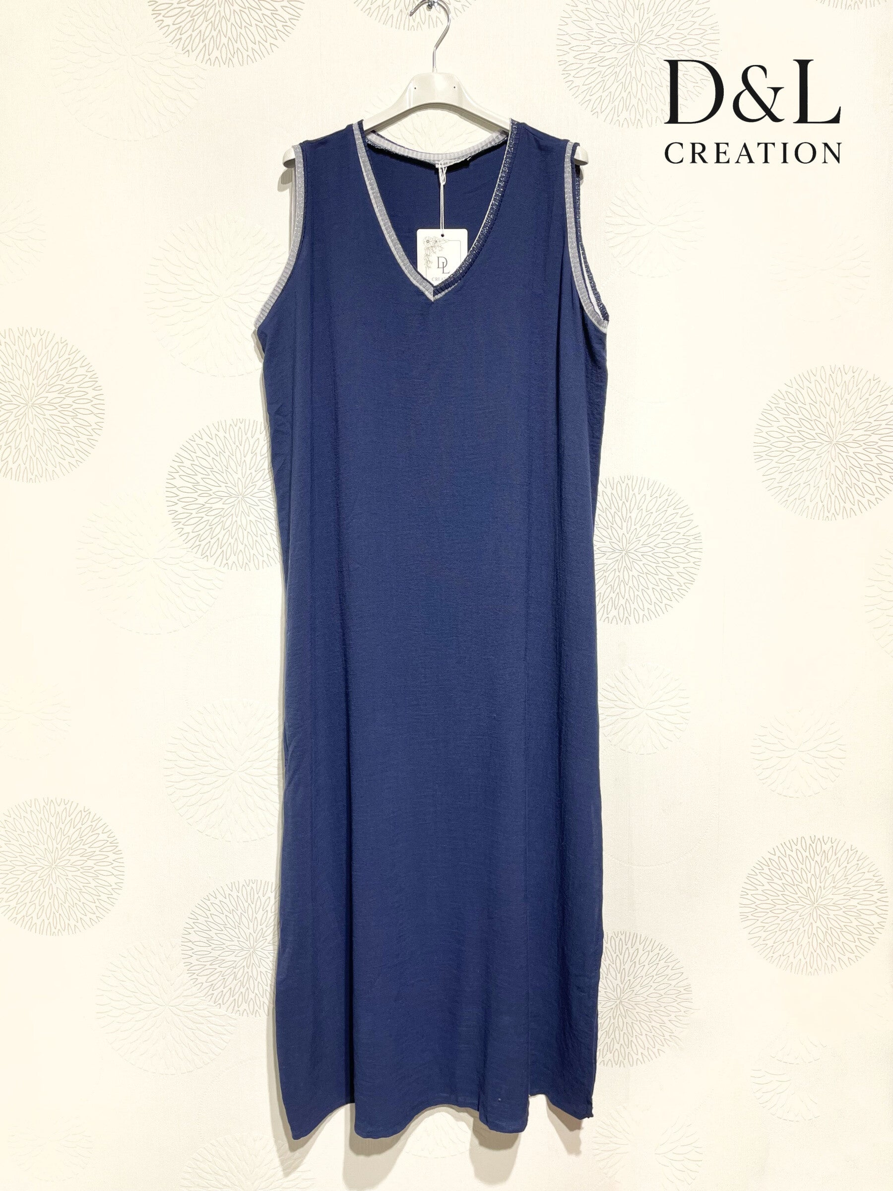 Long sleeveless dress V -neck 70% Lin T38 at T52+ i Stor Storlek