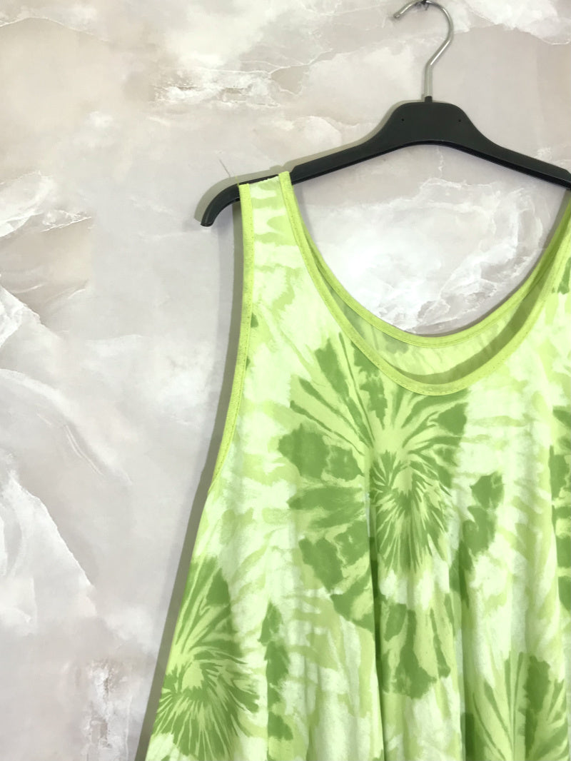 Lång ärmlös klänning med tie-dye-mönster i stor storlek