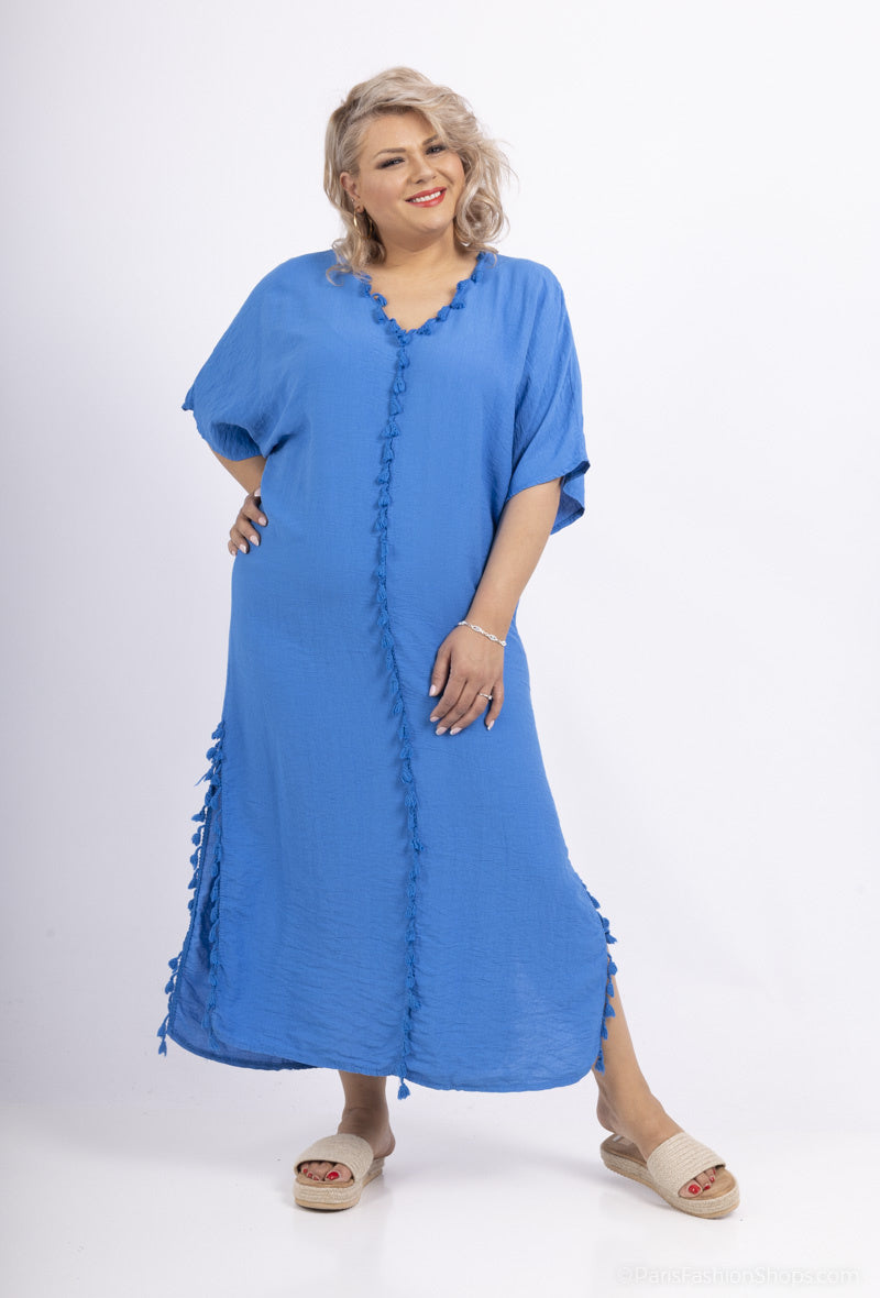 Lång enfärgad klänning med korta ärmar och pompom i plus size