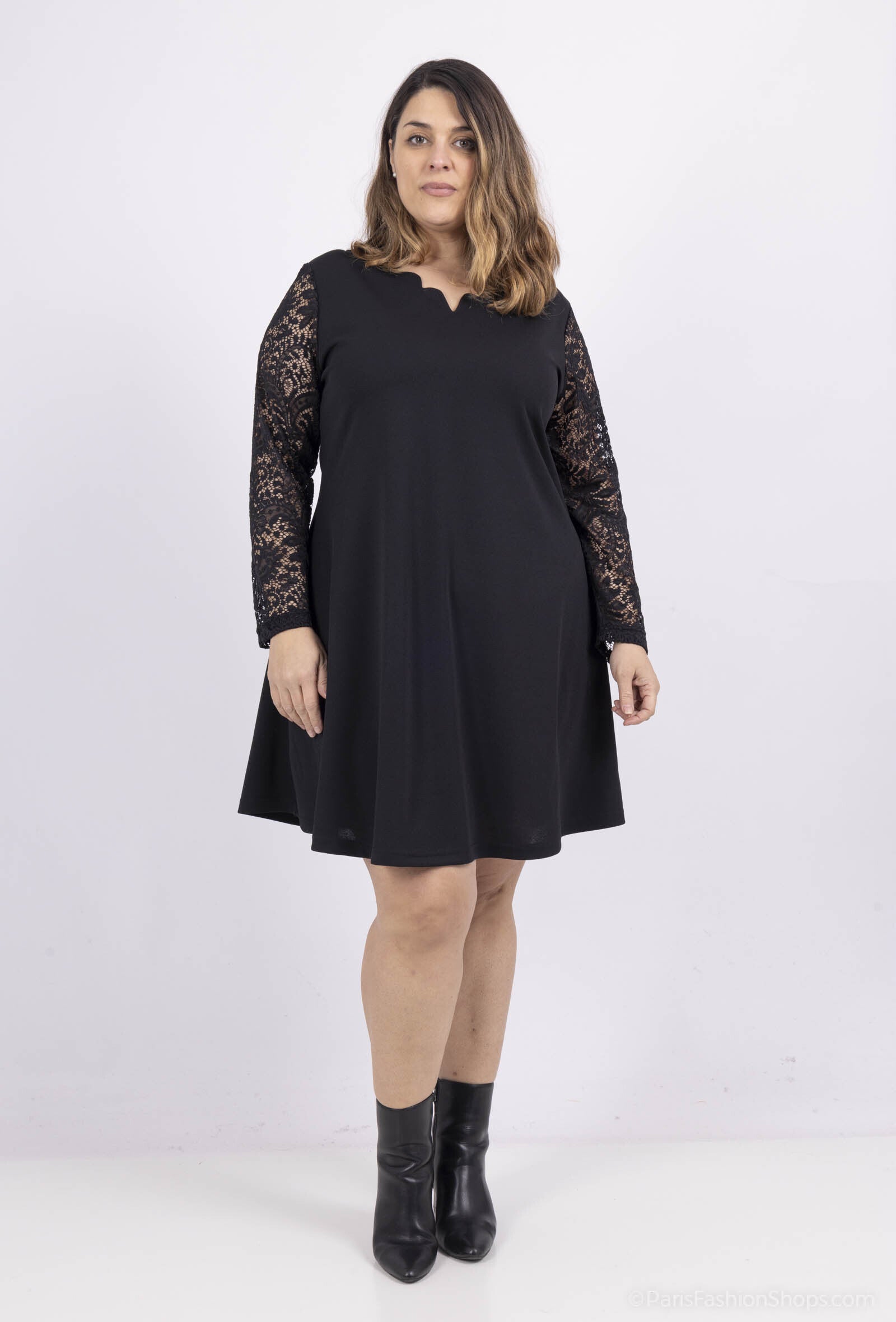 Plus Size V-ringad klänning med spetsärmar