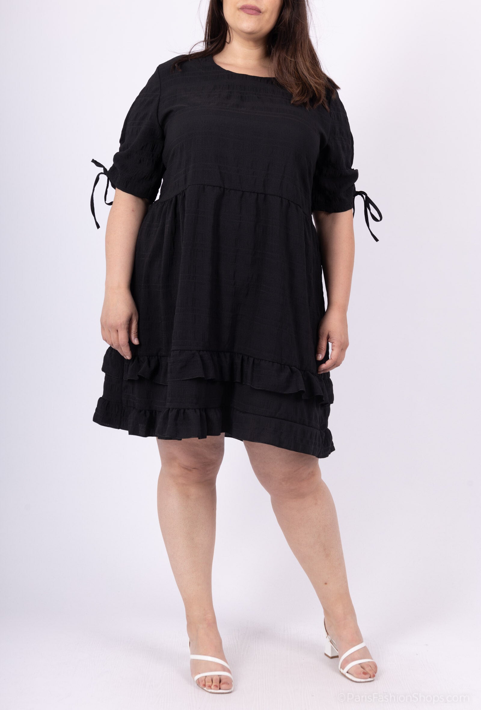 Klänning i kortärmad bubbeltyg med stort knyt i plus size