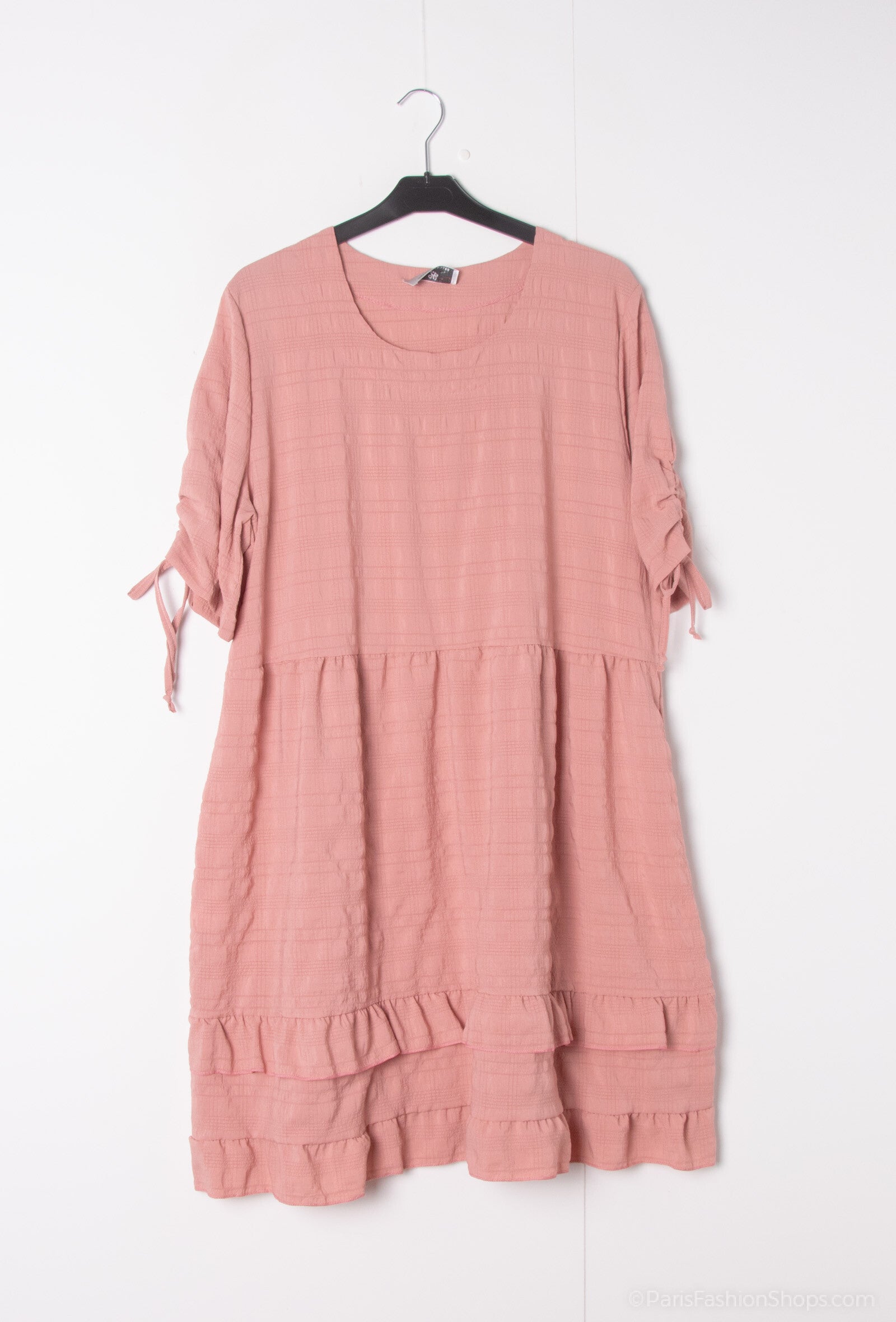 Klänning i kortärmad bubbeltyg med stort knyt i plus size