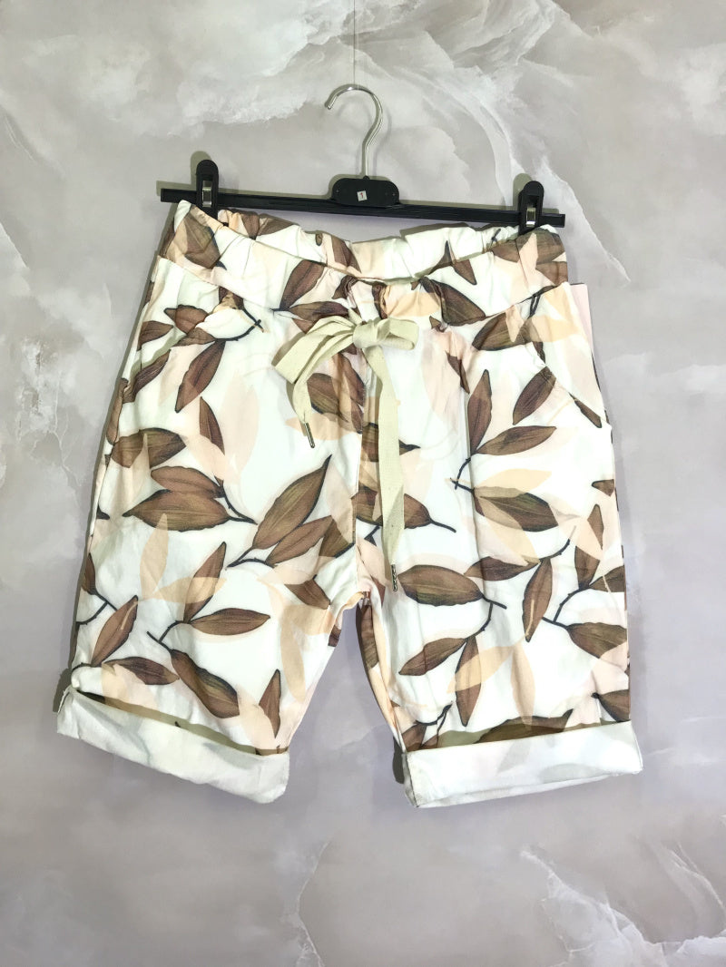 Plus Size Foliage Print Shorts