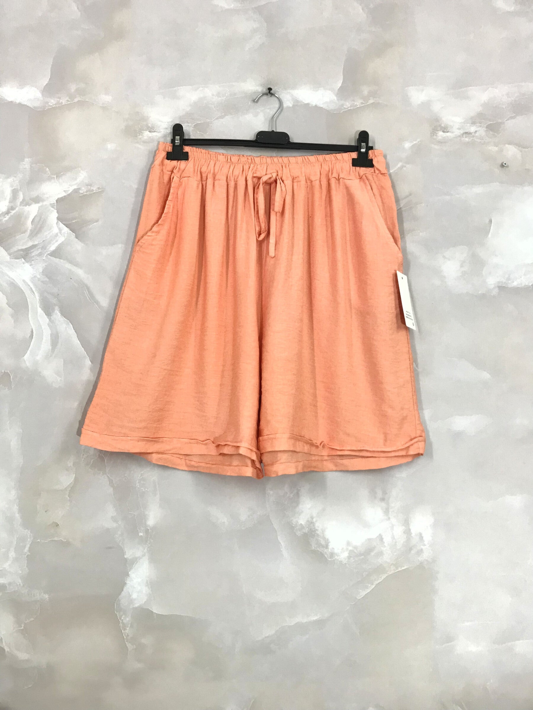 Plus Size Flexible and fluid shorts in T38 to T48 viscose