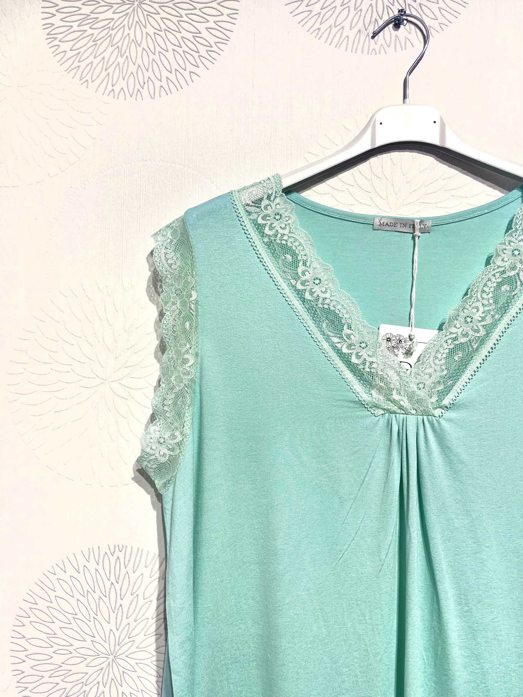 Ultra Stretch Basic Top med Spets V Utsågning T38 T52 i Stor Storlek