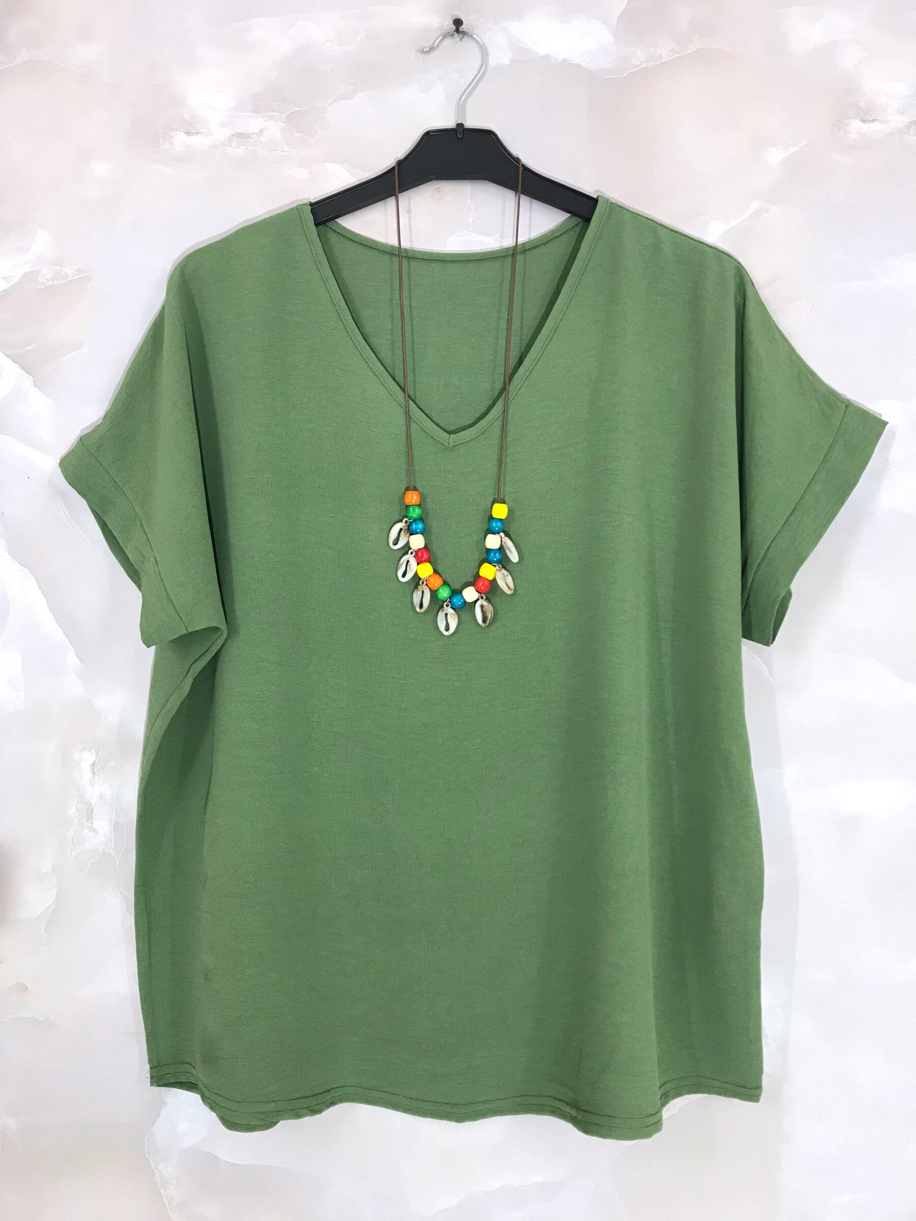 V-ringad topp med halsband i Stor Storlek