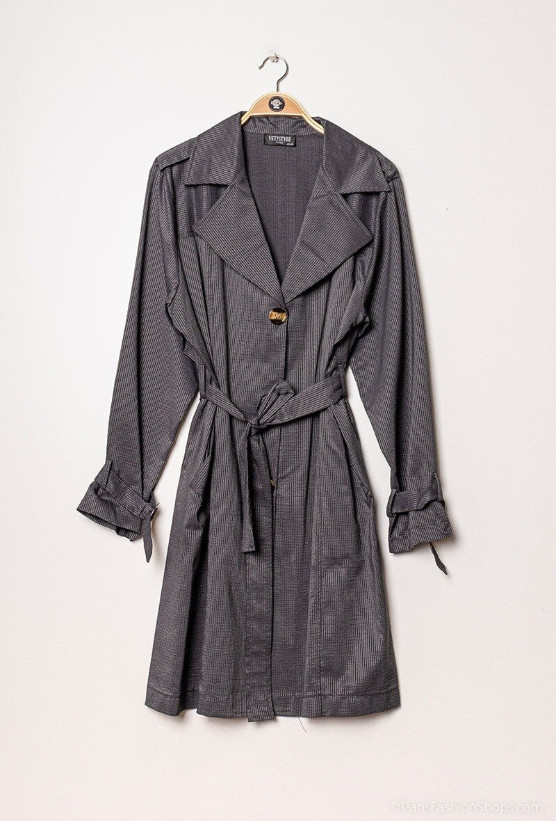 Trench coat with metallized stripes i Stor Storlek