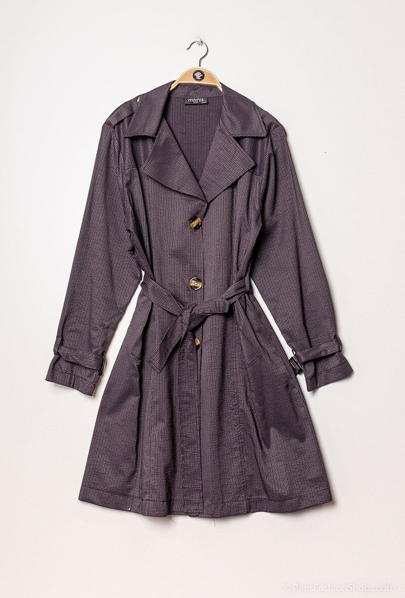 Trench coat with metallized stripes i Stor Storlek