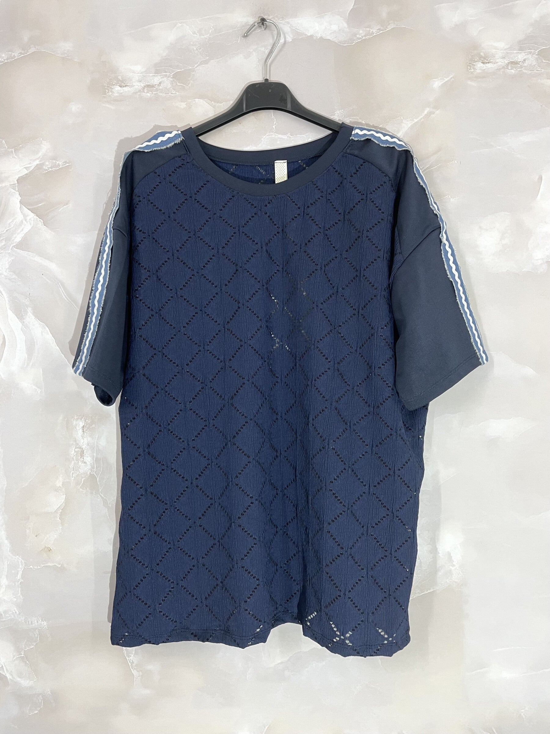 Bi-material tunic with openwork pattern with T38 to T50 sleeve strip i Stor Storlek