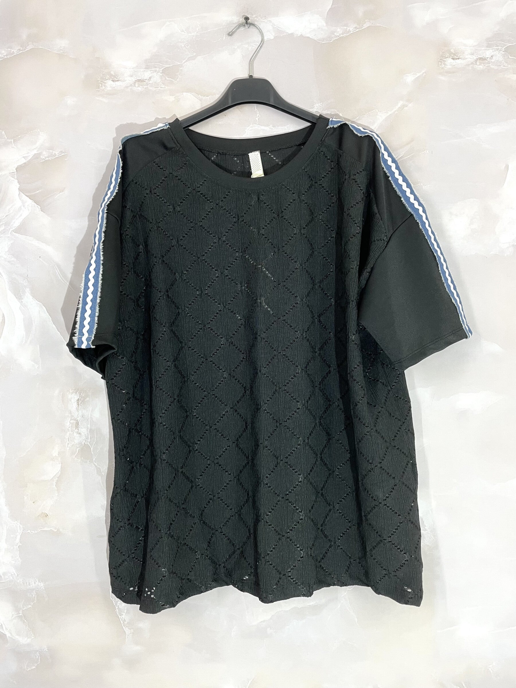 Bi-material tunic with openwork pattern with T38 to T50 sleeve strip i Stor Storlek